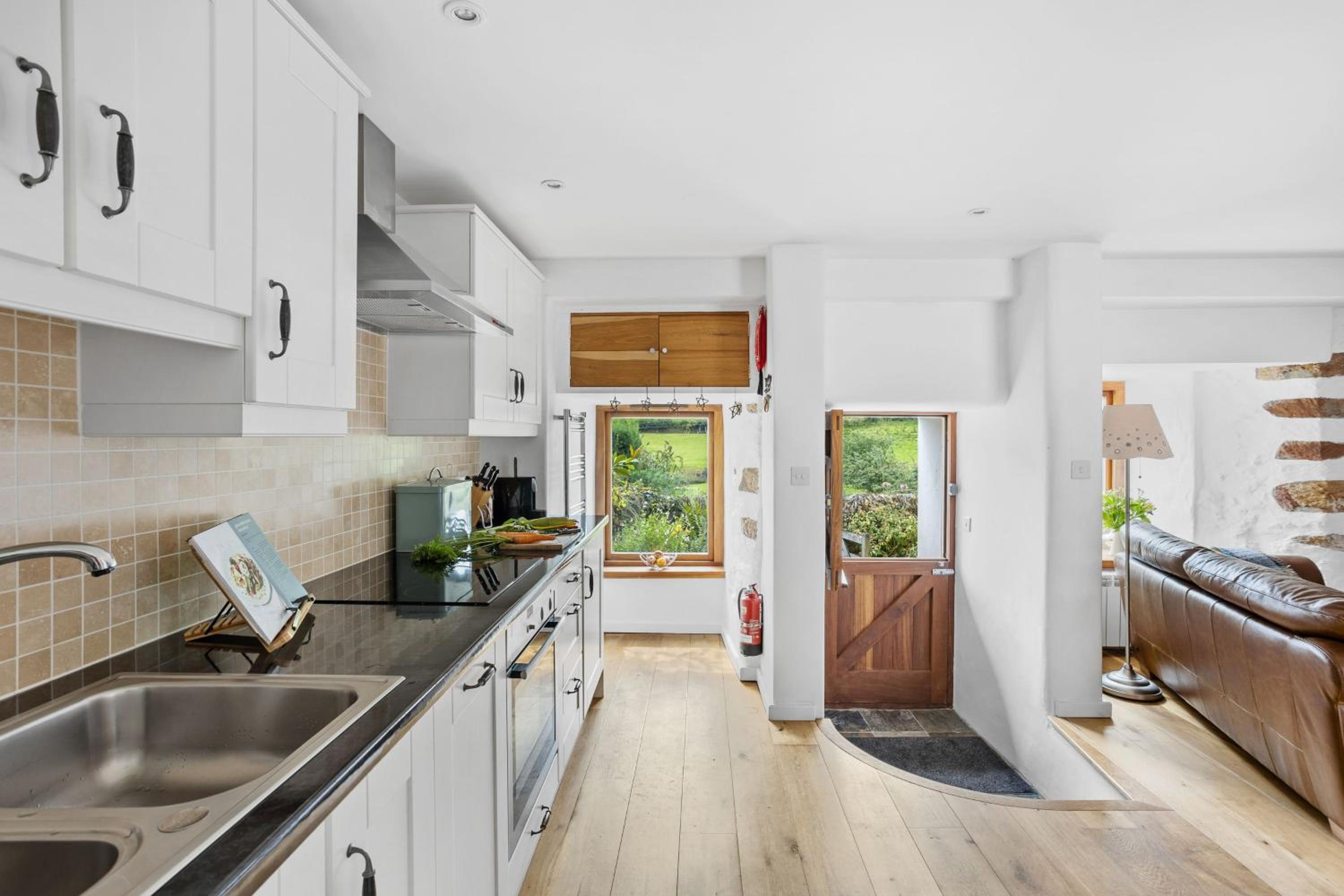 Middle Cottage - Tranquil cottage ideal for walkers view 3