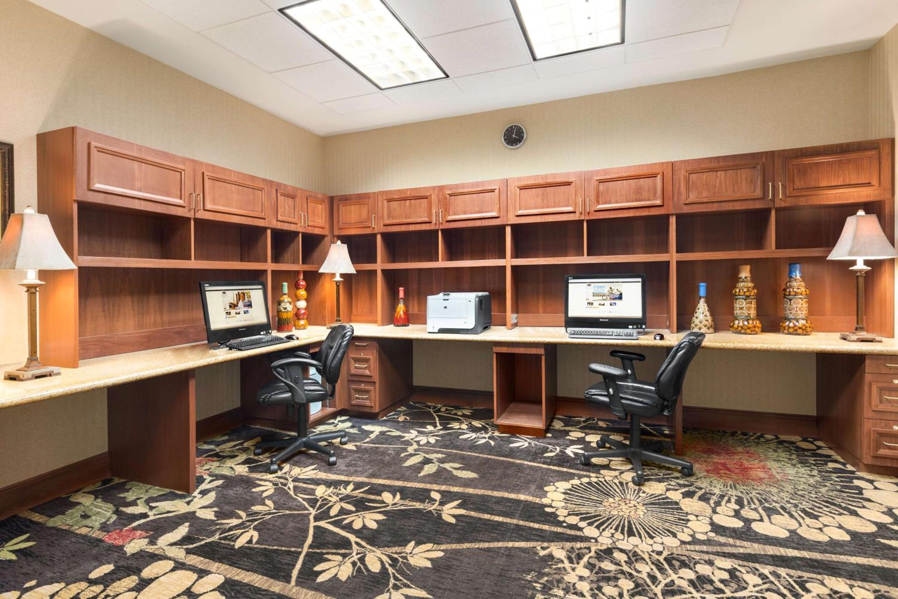 Hotel Hampton Inn & Suites Williamsburg Historic District - Image 1