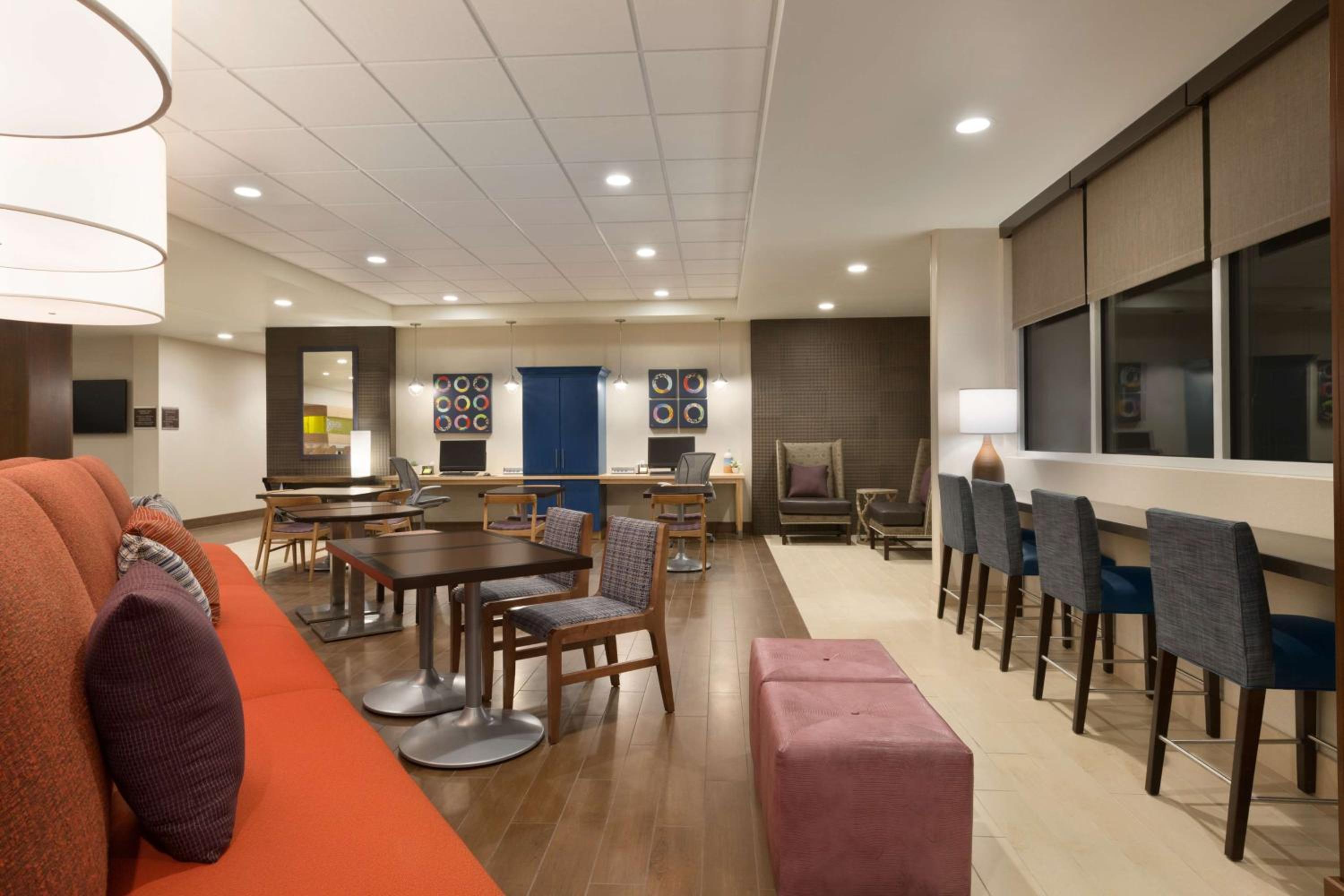 Phoenix Vacations - Home2 Suites By Hilton Glendale Westgate - Property Image 4