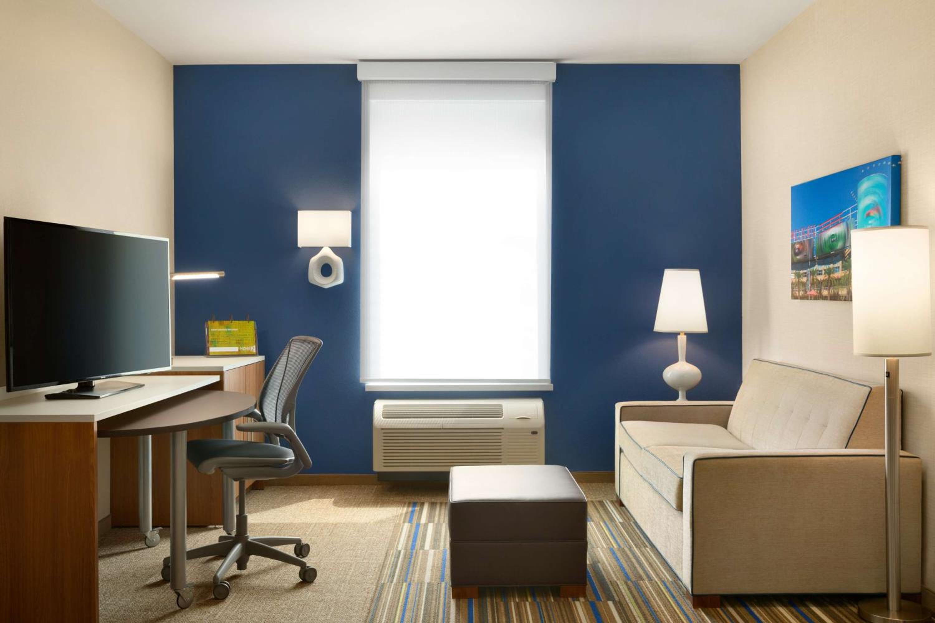 Glendale Vacations - Home2 Suites By Hilton Glendale Westgate - Property Image 12