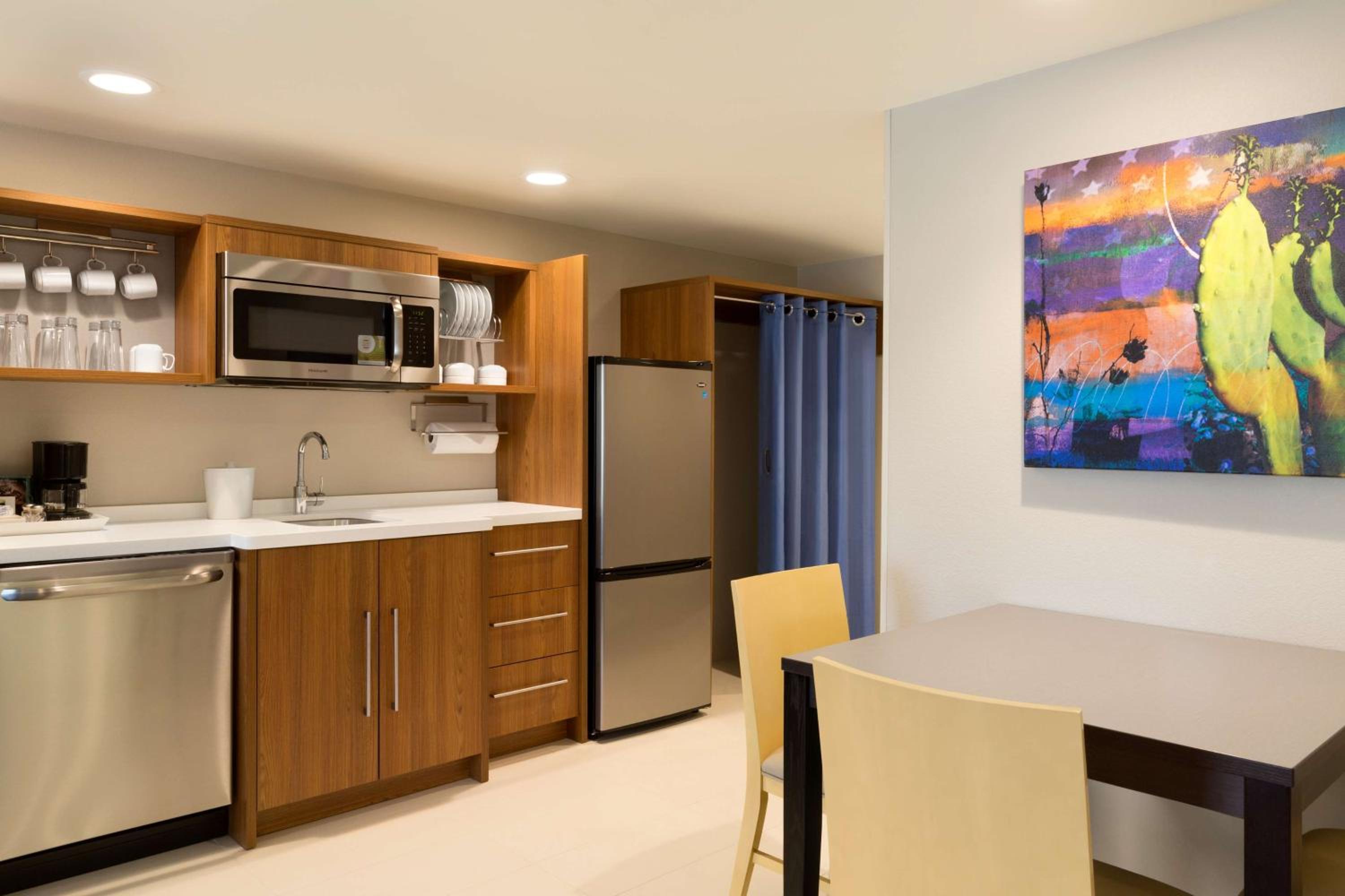 Glendale Vacations - Home2 Suites By Hilton Glendale Westgate - Property Image 5