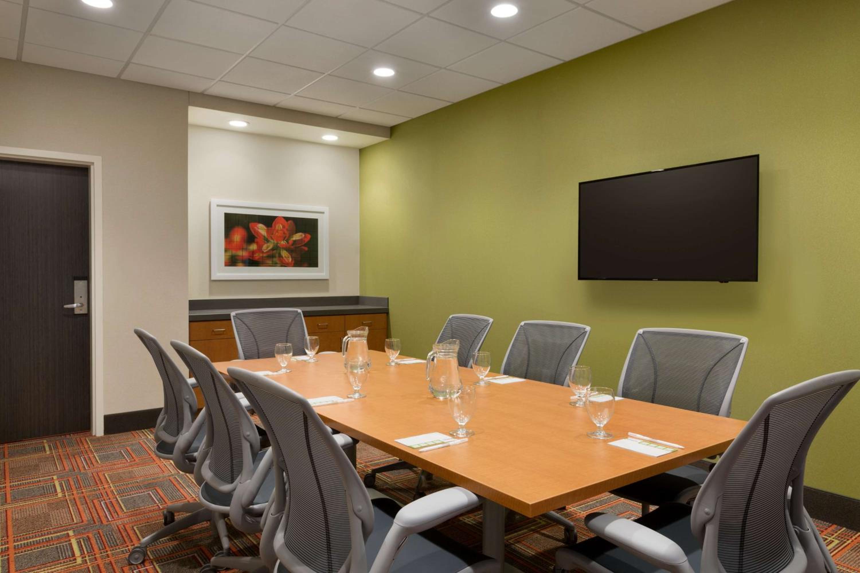 Glendale Vacations - Home2 Suites By Hilton Glendale Westgate - Property Image 3