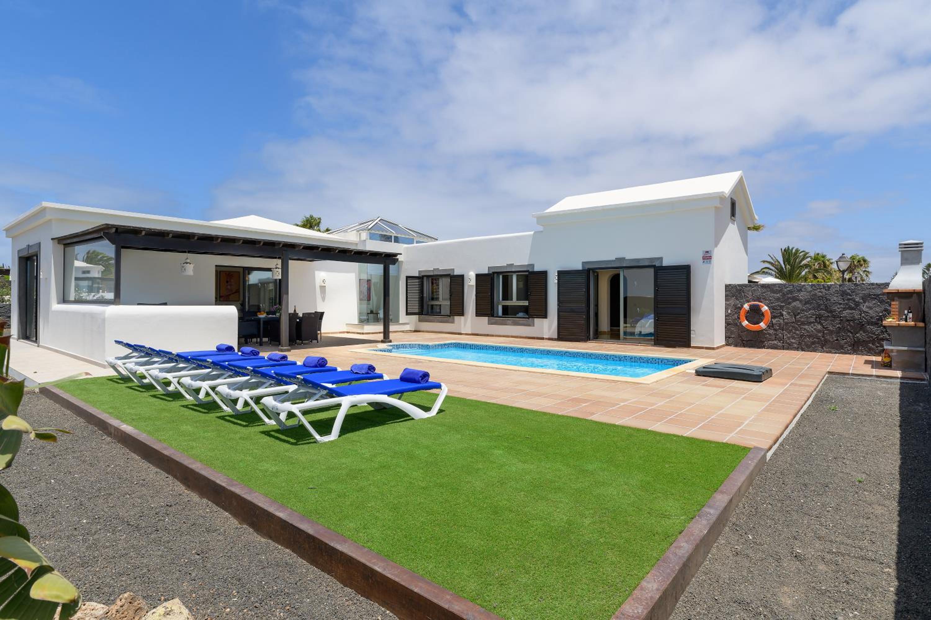 Hotel Hipoclub Delux villa Faro Park 189 - Image 1