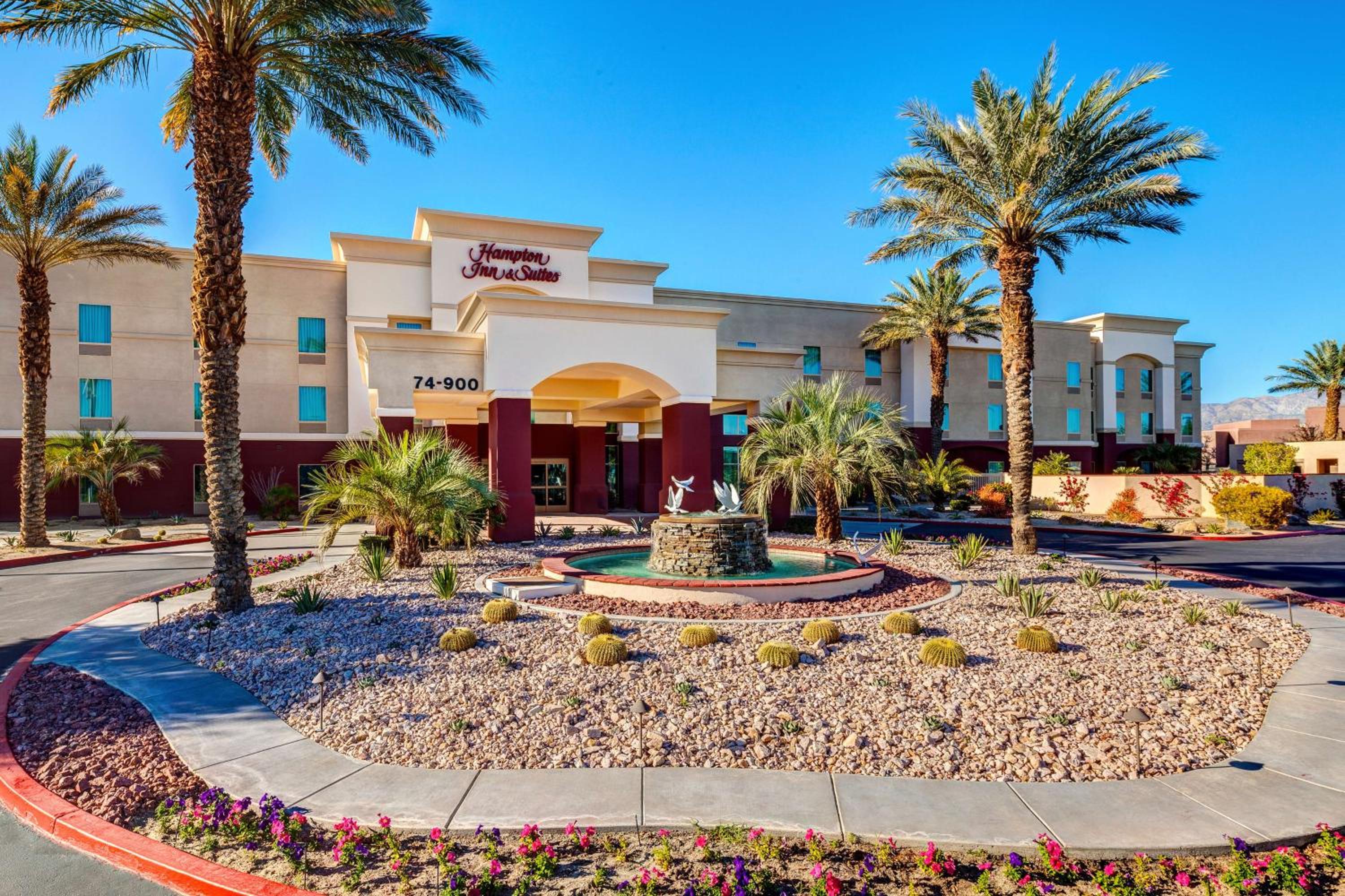 Hotel Hampton Inn & Suites Palm Desert - Image 1