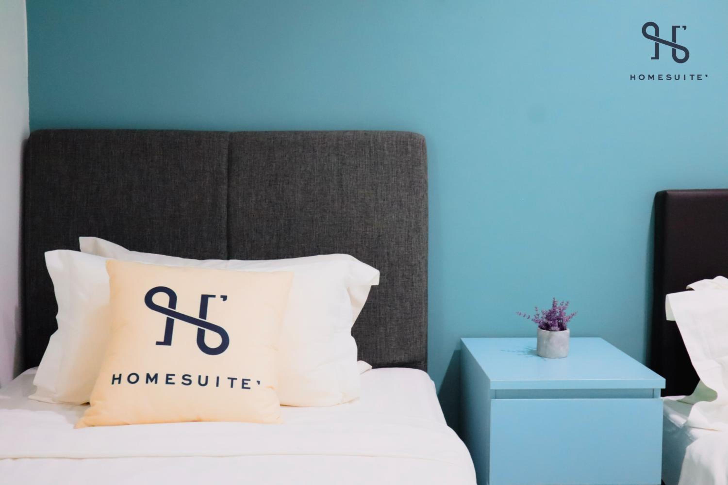 Homesuite' Home at Sutera Avenue