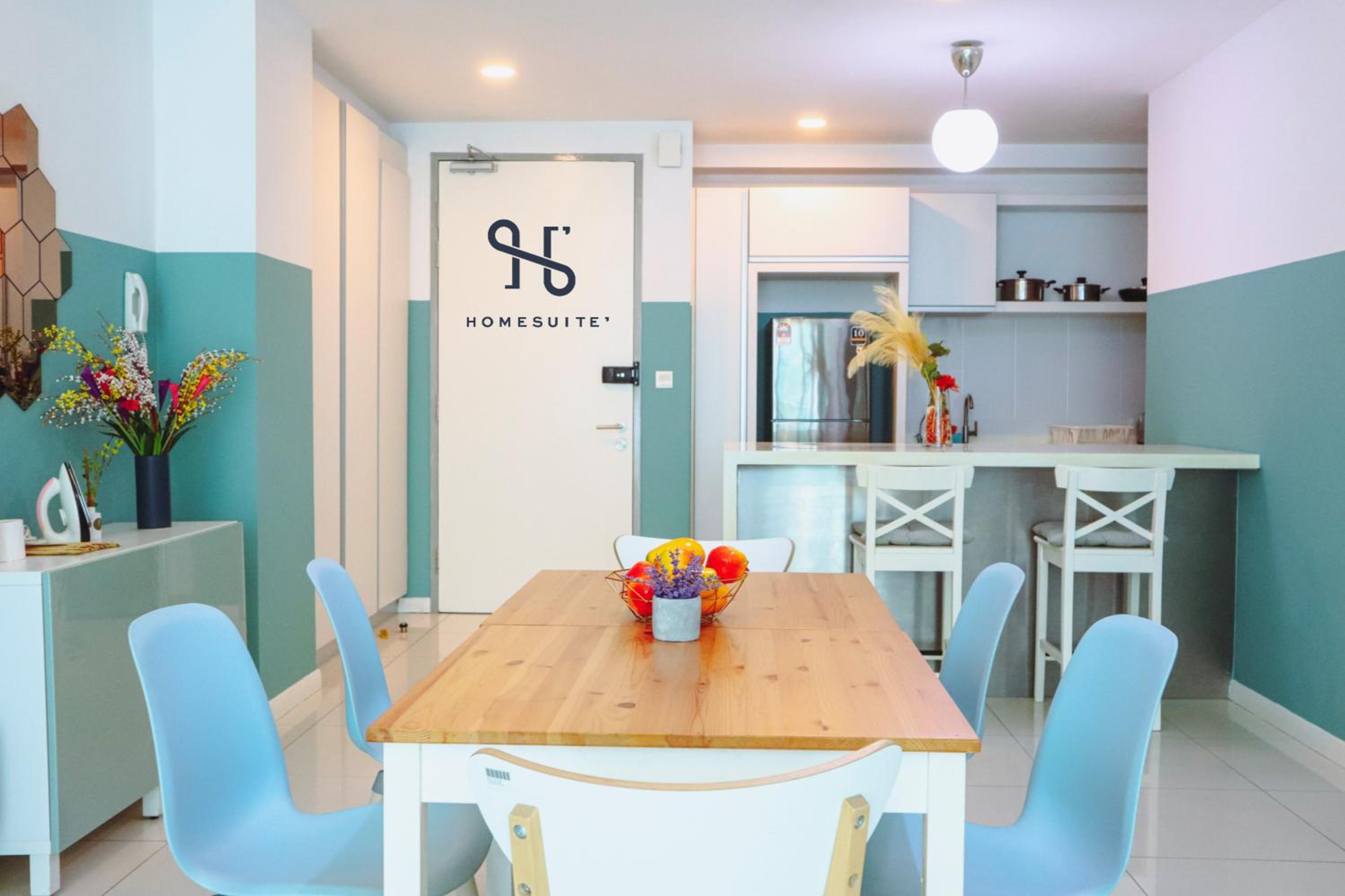 Homesuite' Home at Sutera Avenue