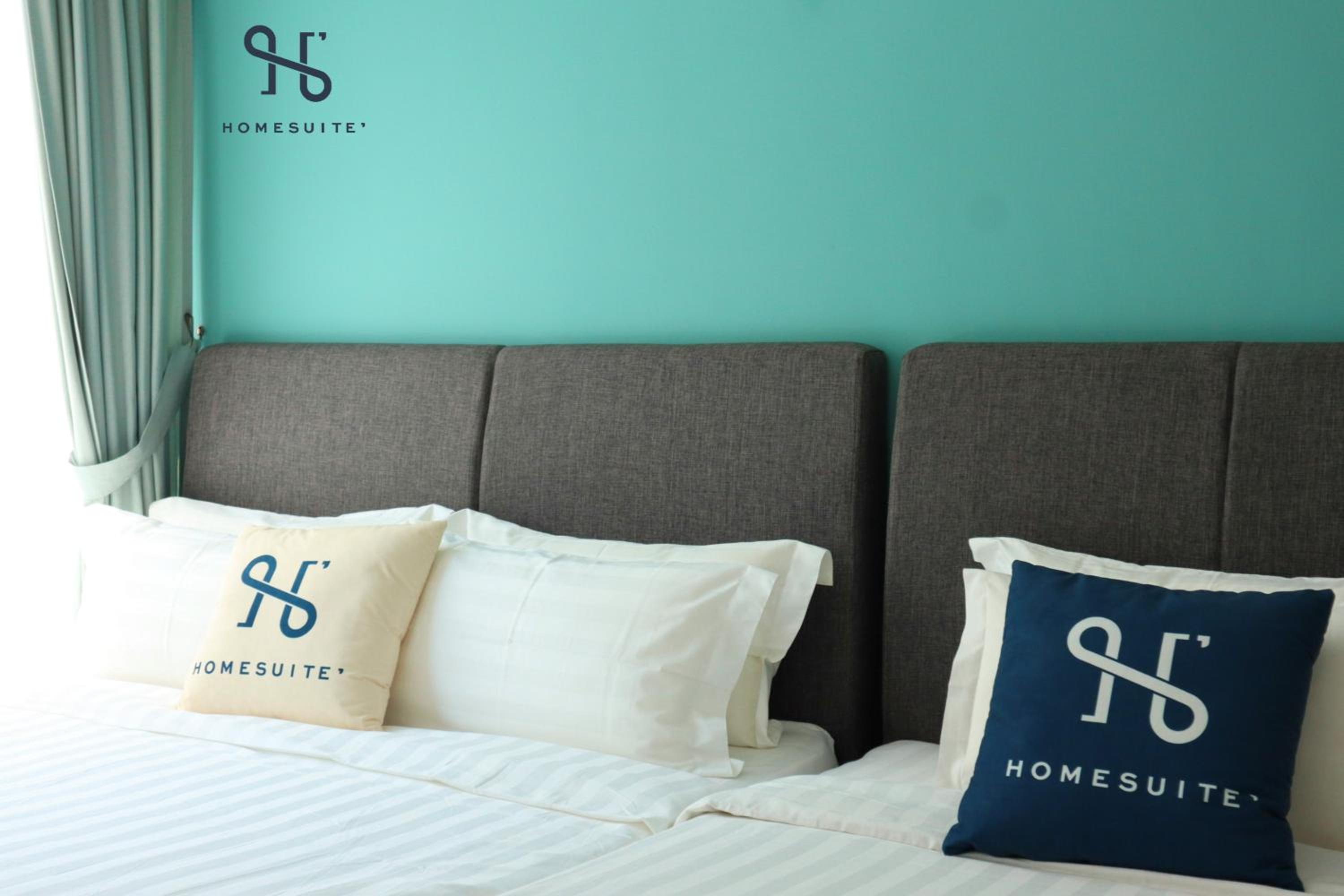 Homesuite' Home at Sutera Avenue