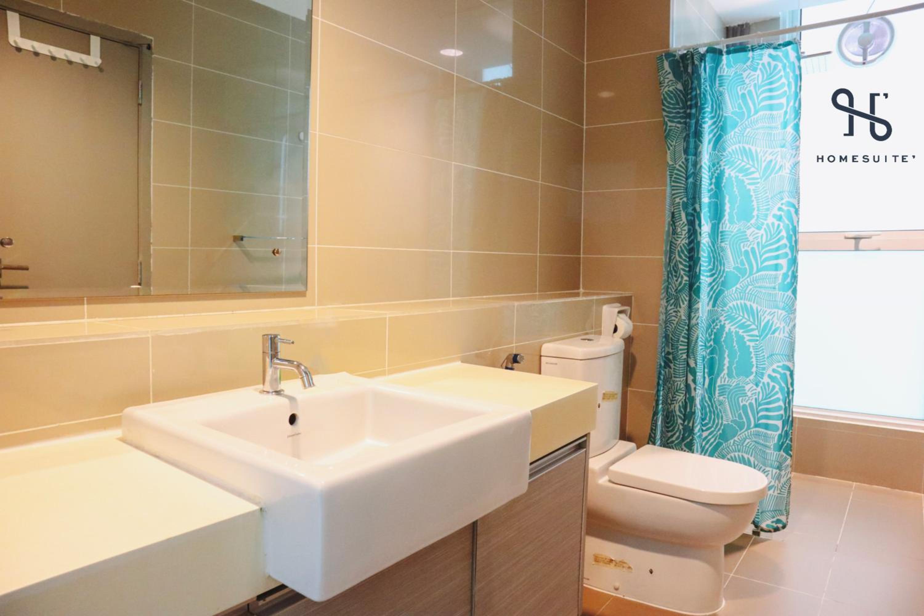 Homesuite' Home at Sutera Avenue