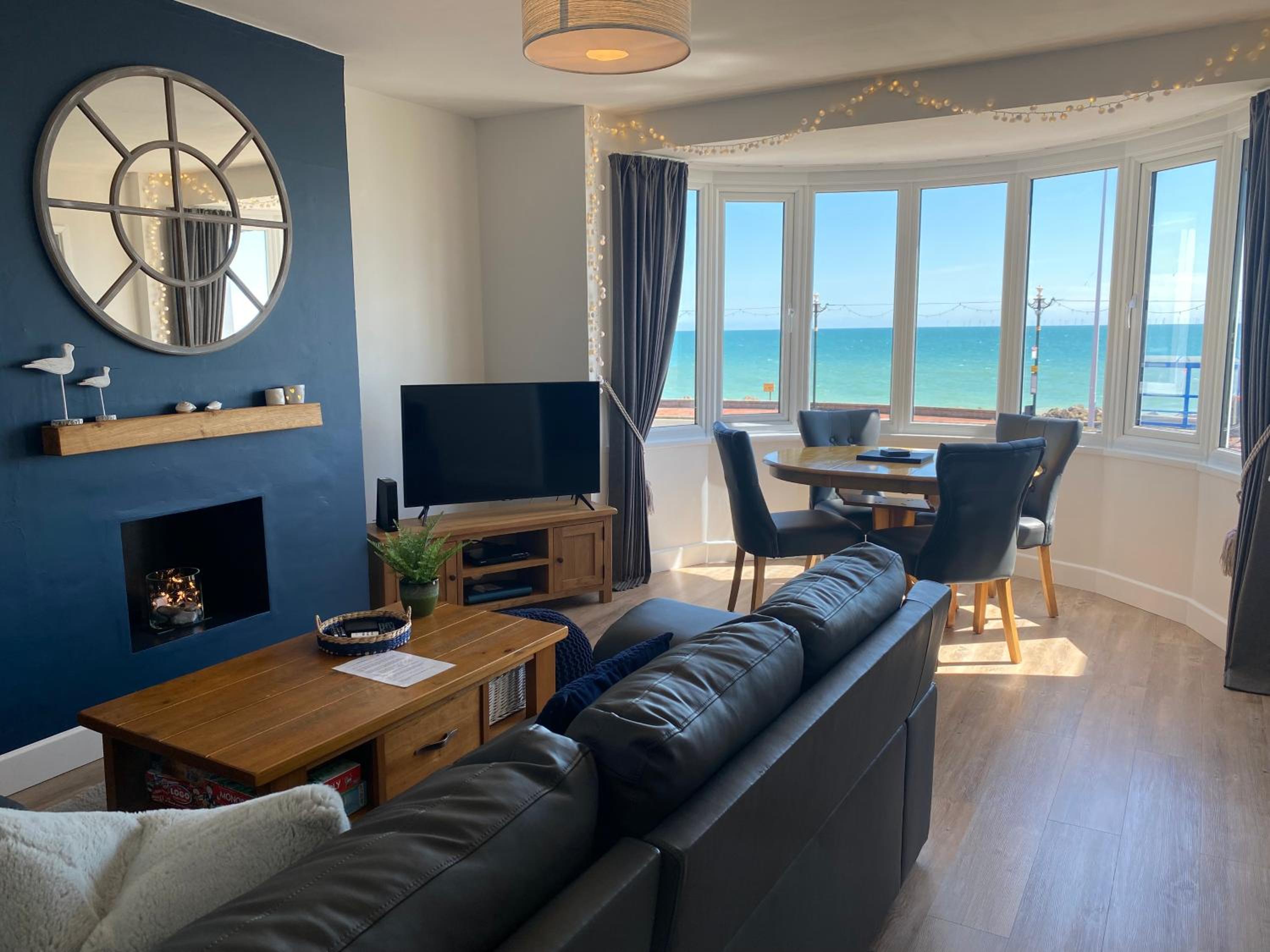 Worthing Beach 180 - Sea Views & Free Parking view 2