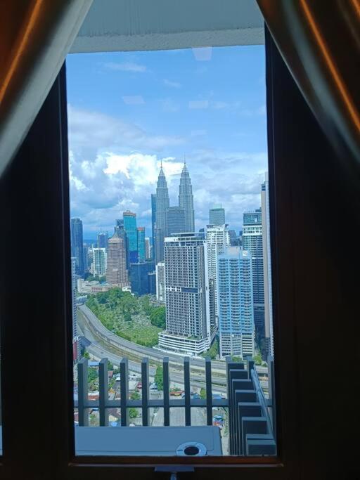 CL 29A Insta KLCC View & Infinity Pool