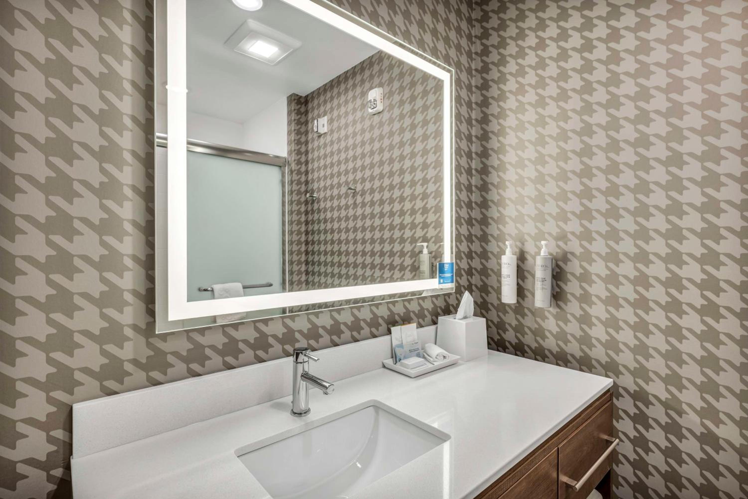 Raleigh Vacations - Home2 Suites By Hilton Raleigh State Arena - Property Image 19