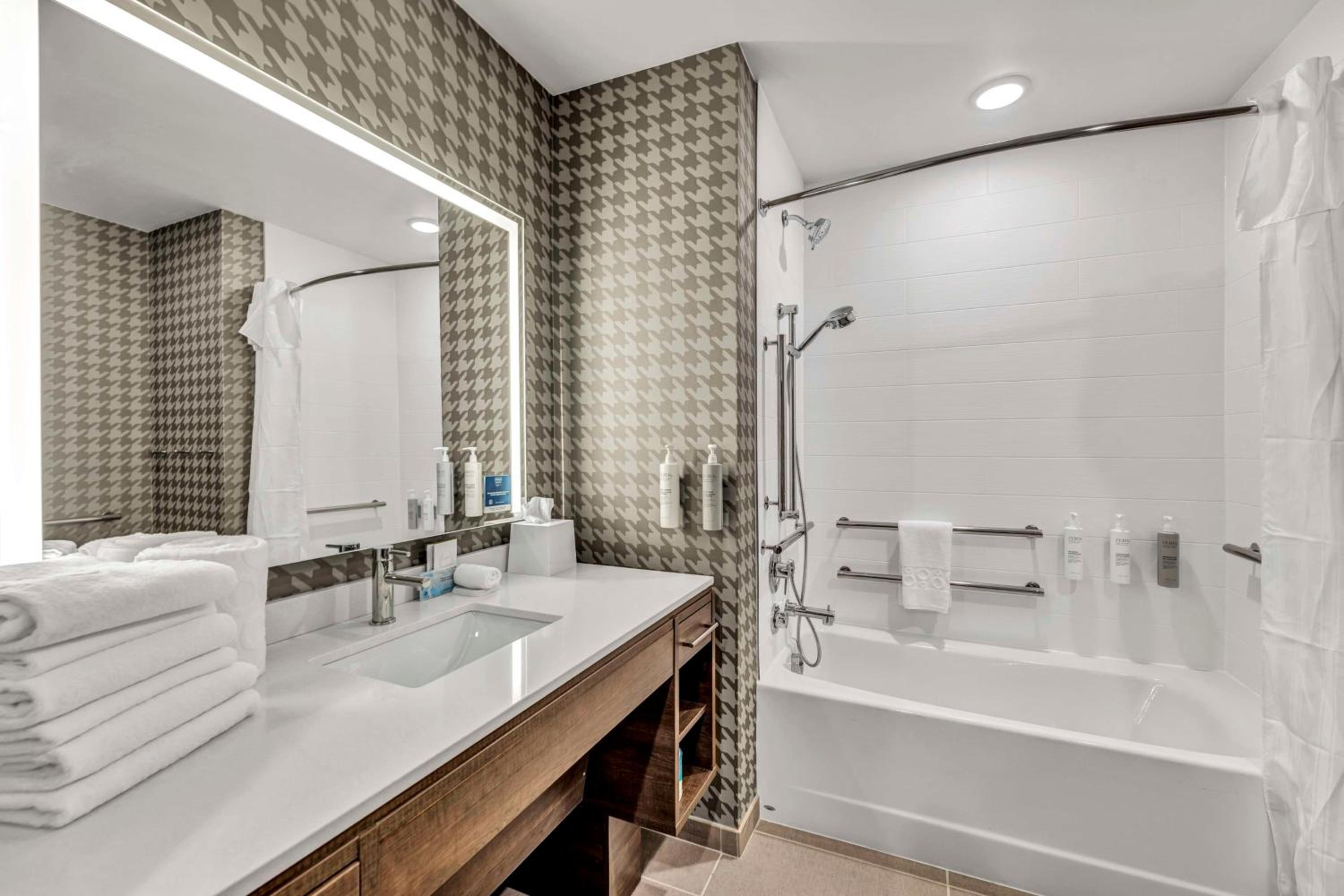 Raleigh Vacations - Home2 Suites By Hilton Raleigh State Arena - Property Image 10