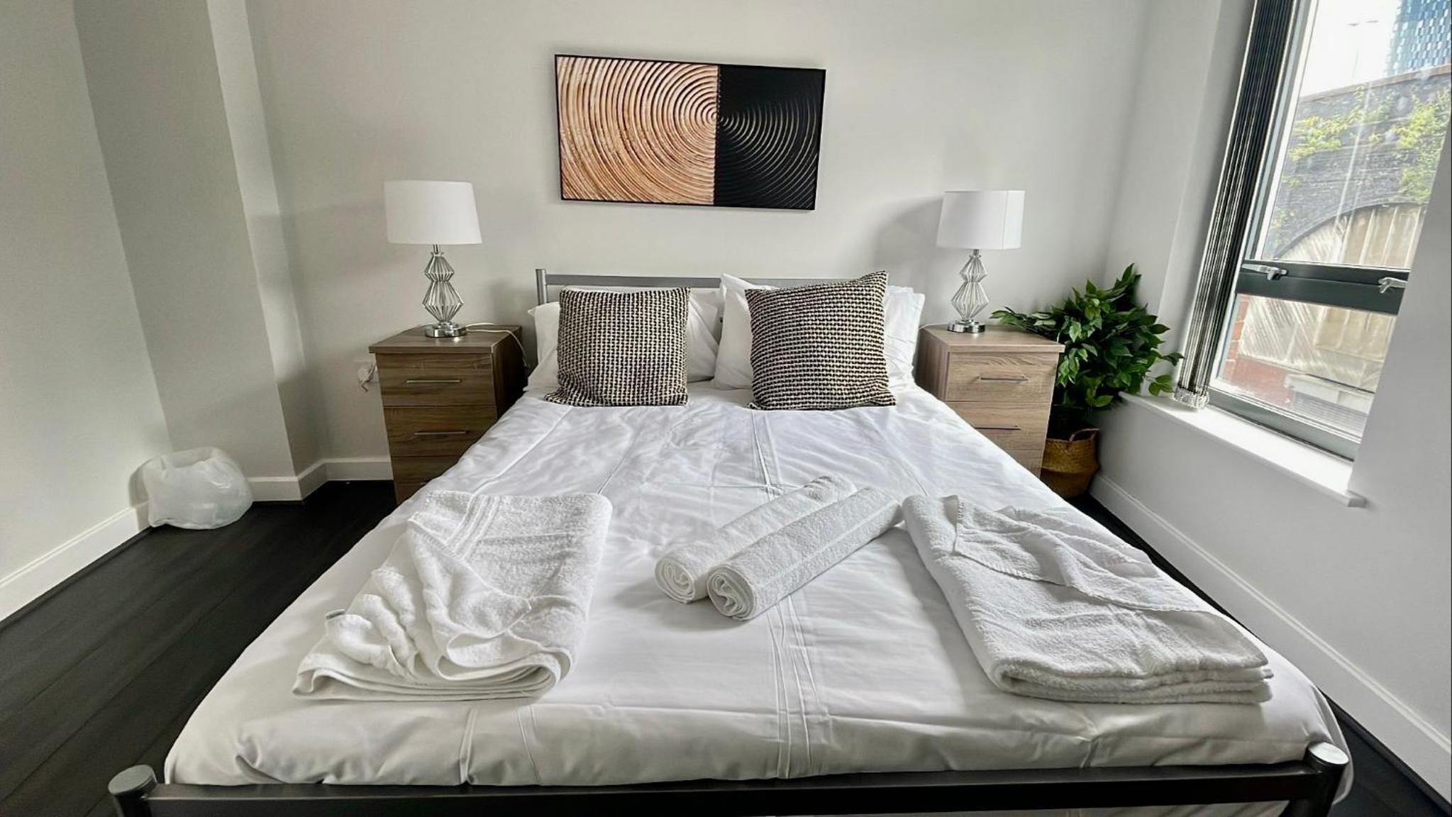 2 Bed Flat Near Deansgate view 3