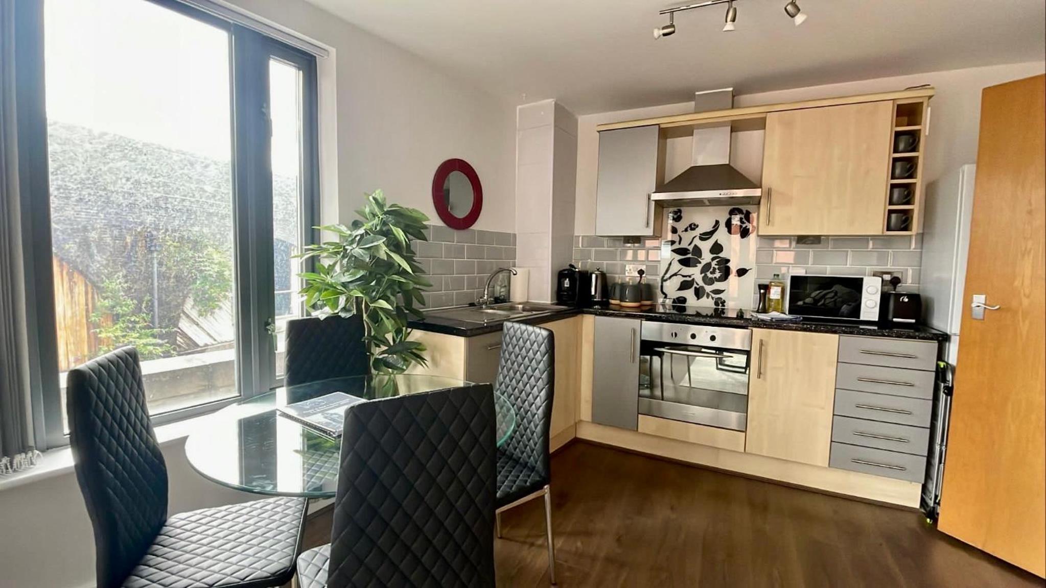 2 Bed Flat Near Deansgate view 2