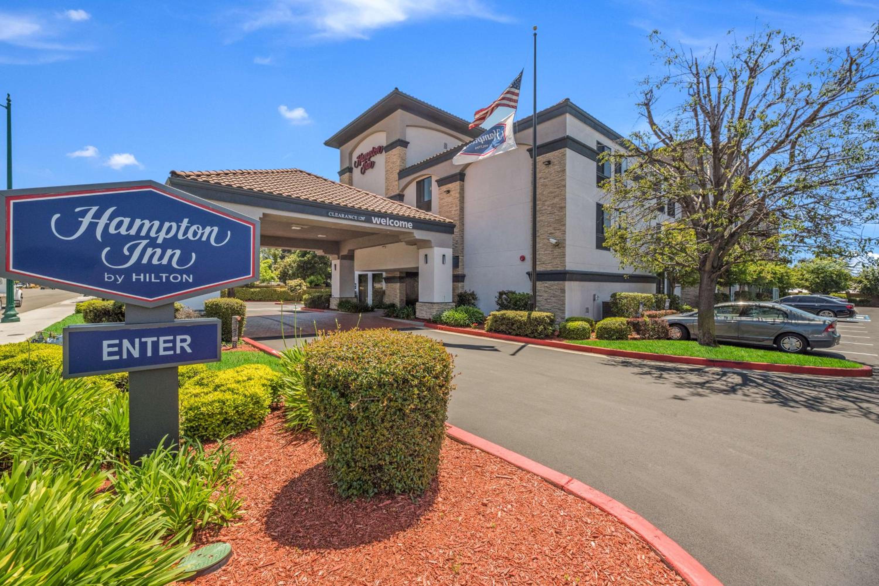 Pleasanton Vacations - Hampton Inn Oakland-Hayward - Property Image 1