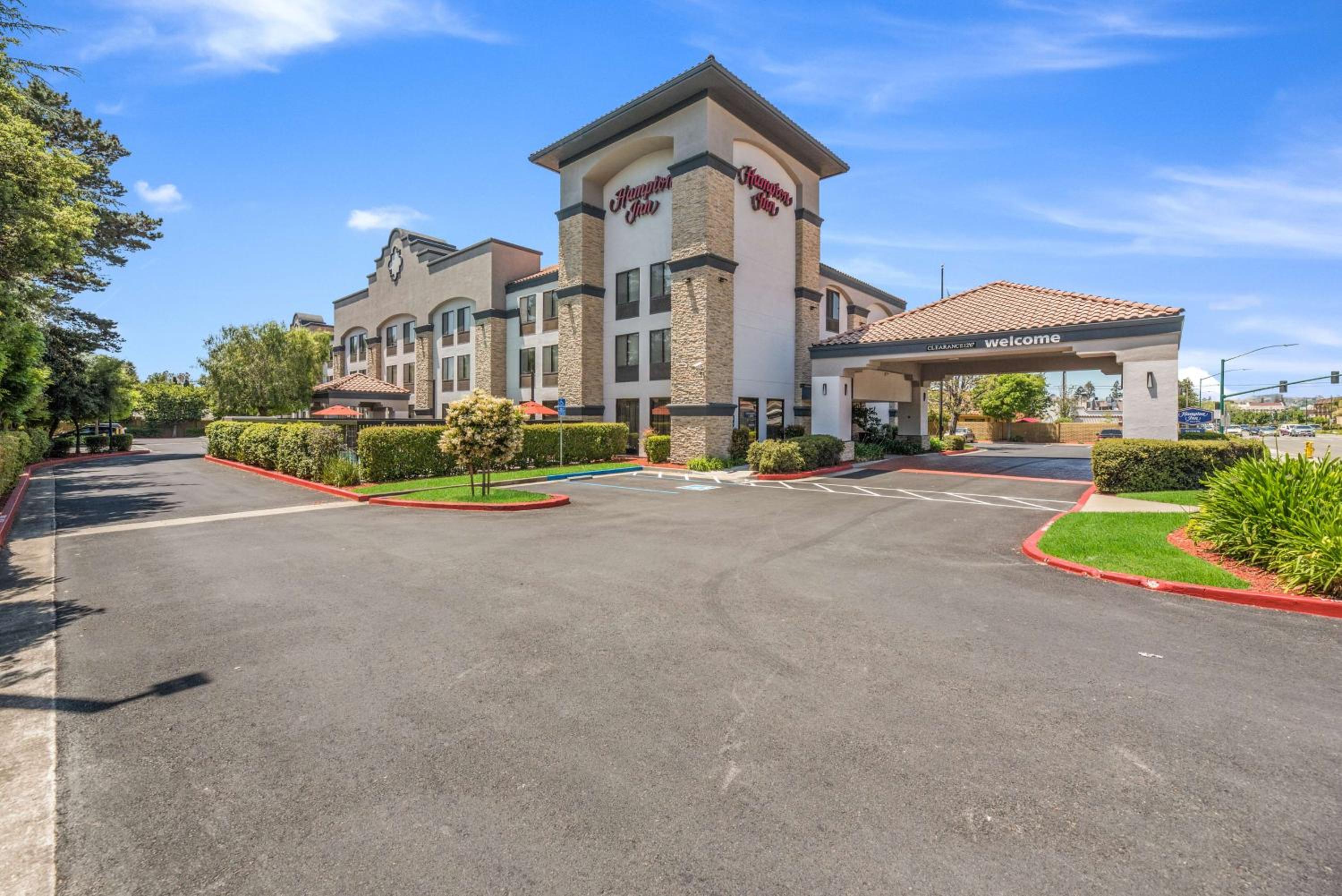 San Jose Vacations - Hampton Inn Oakland-Hayward - Property Image 2
