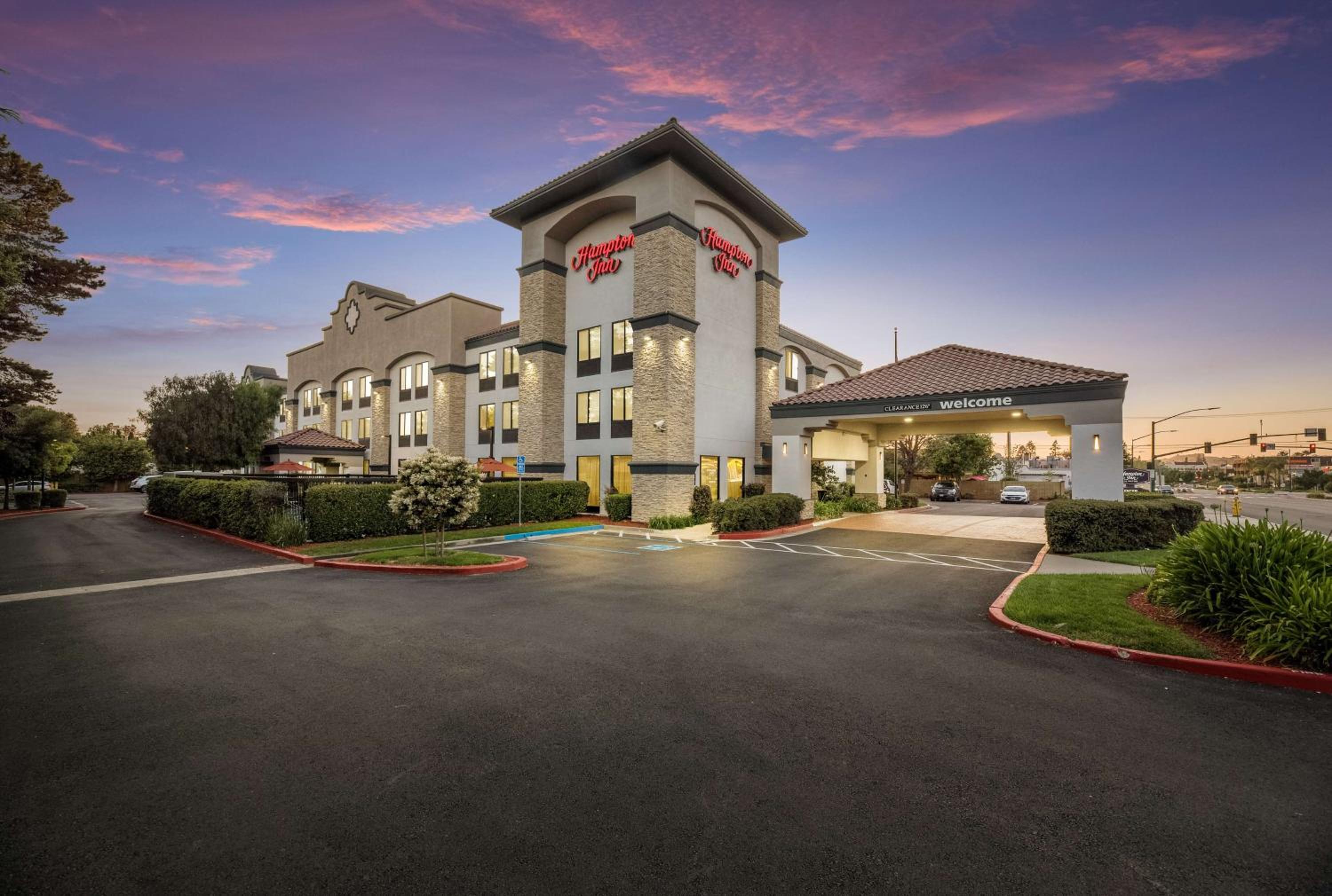 San Jose Vacations - Hampton Inn Oakland-Hayward - Property Image 5