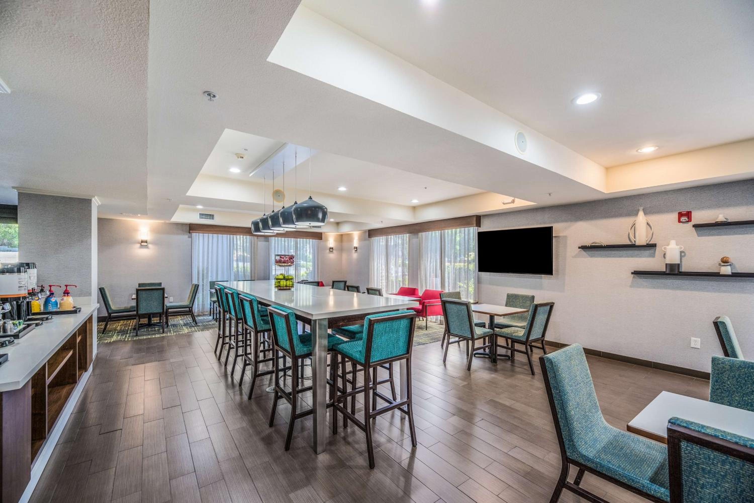 Hayward Vacations - Hampton Inn Oakland-Hayward - Property Image 27