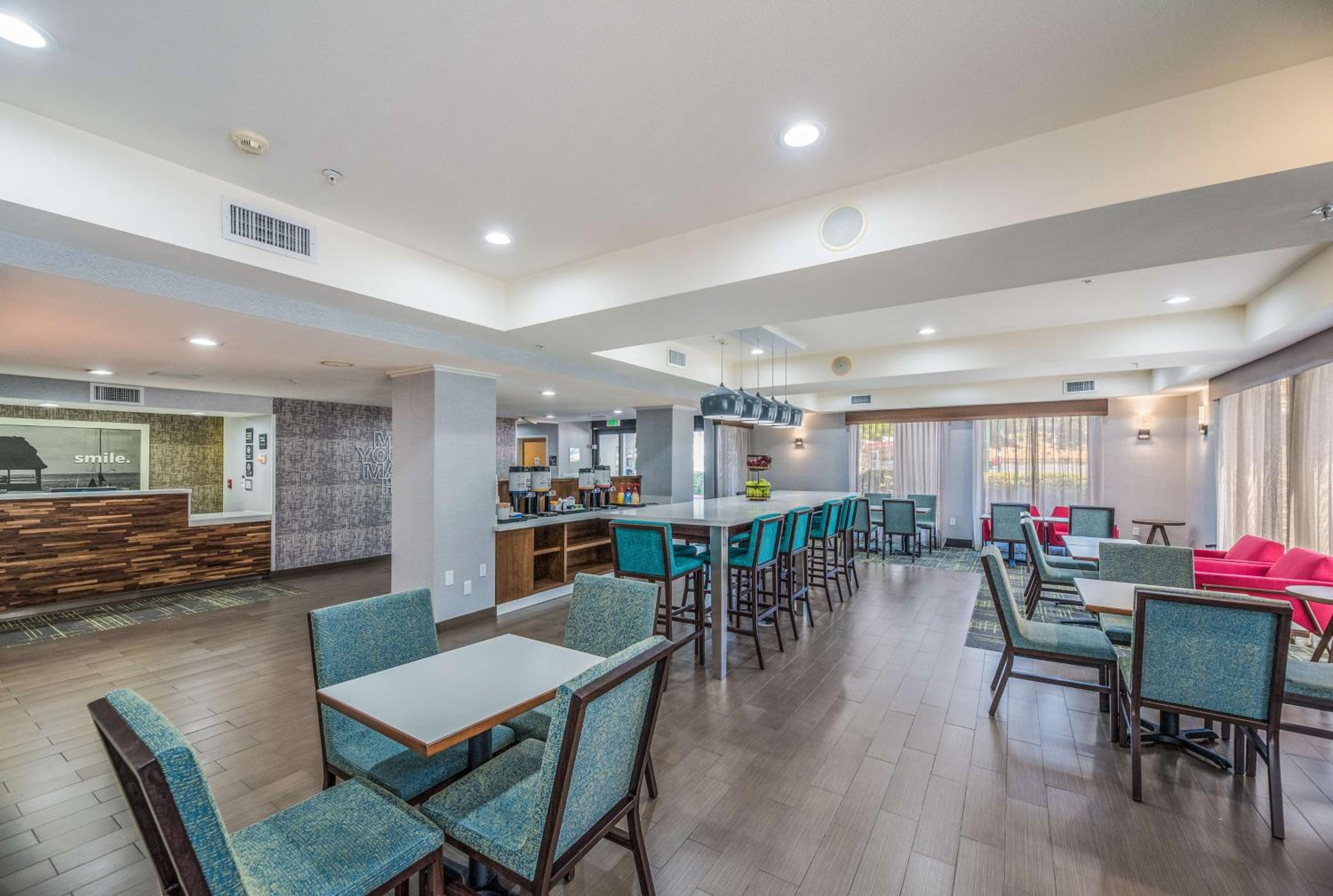 Hayward Vacations - Hampton Inn Oakland-Hayward - Property Image 19