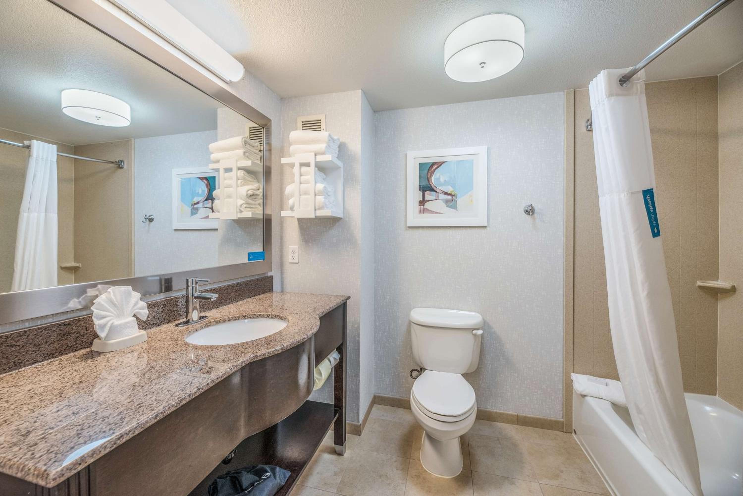 Hayward Vacations - Hampton Inn Oakland-Hayward - Property Image 4
