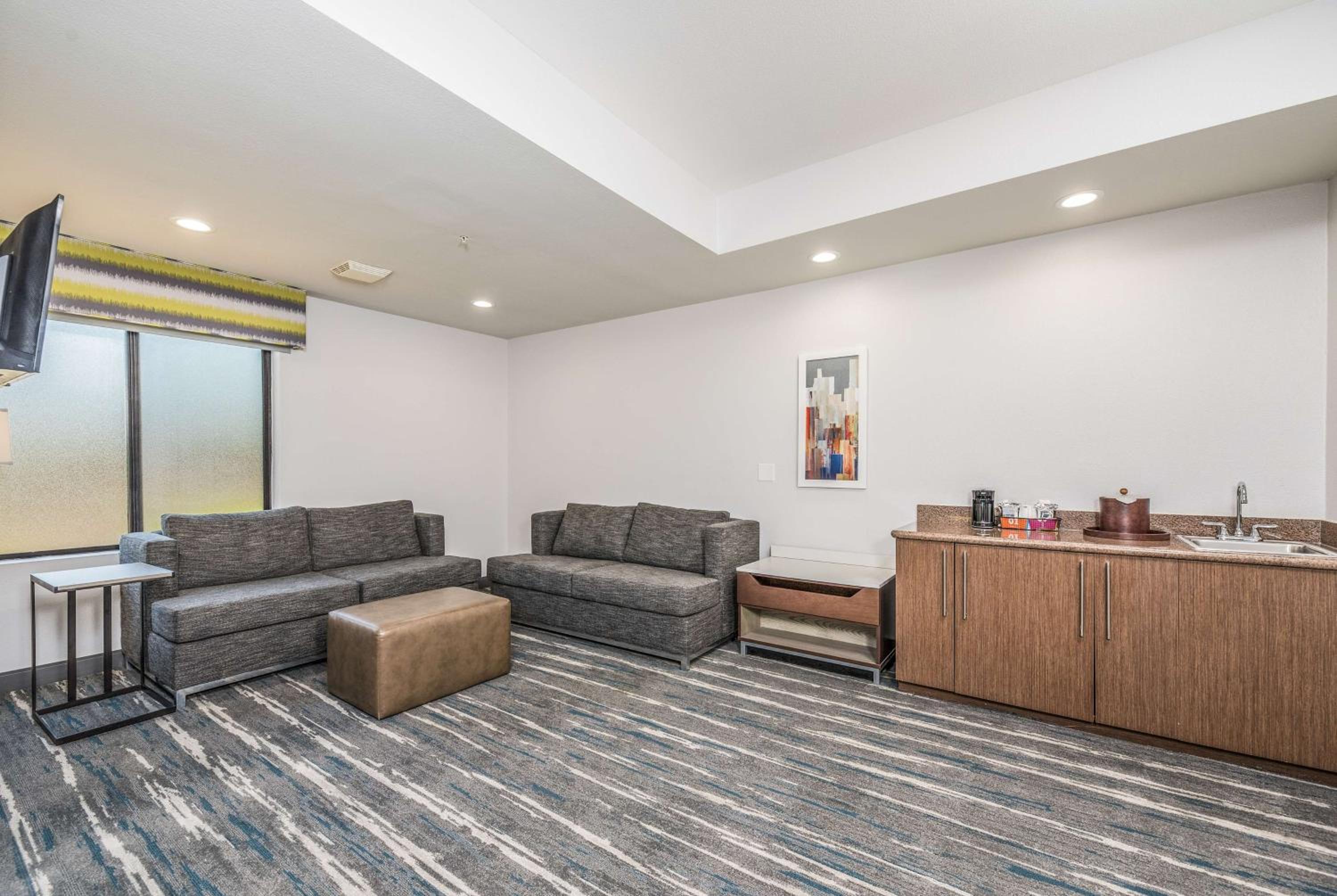 Hayward Vacations - Hampton Inn Oakland-Hayward - Property Image 6