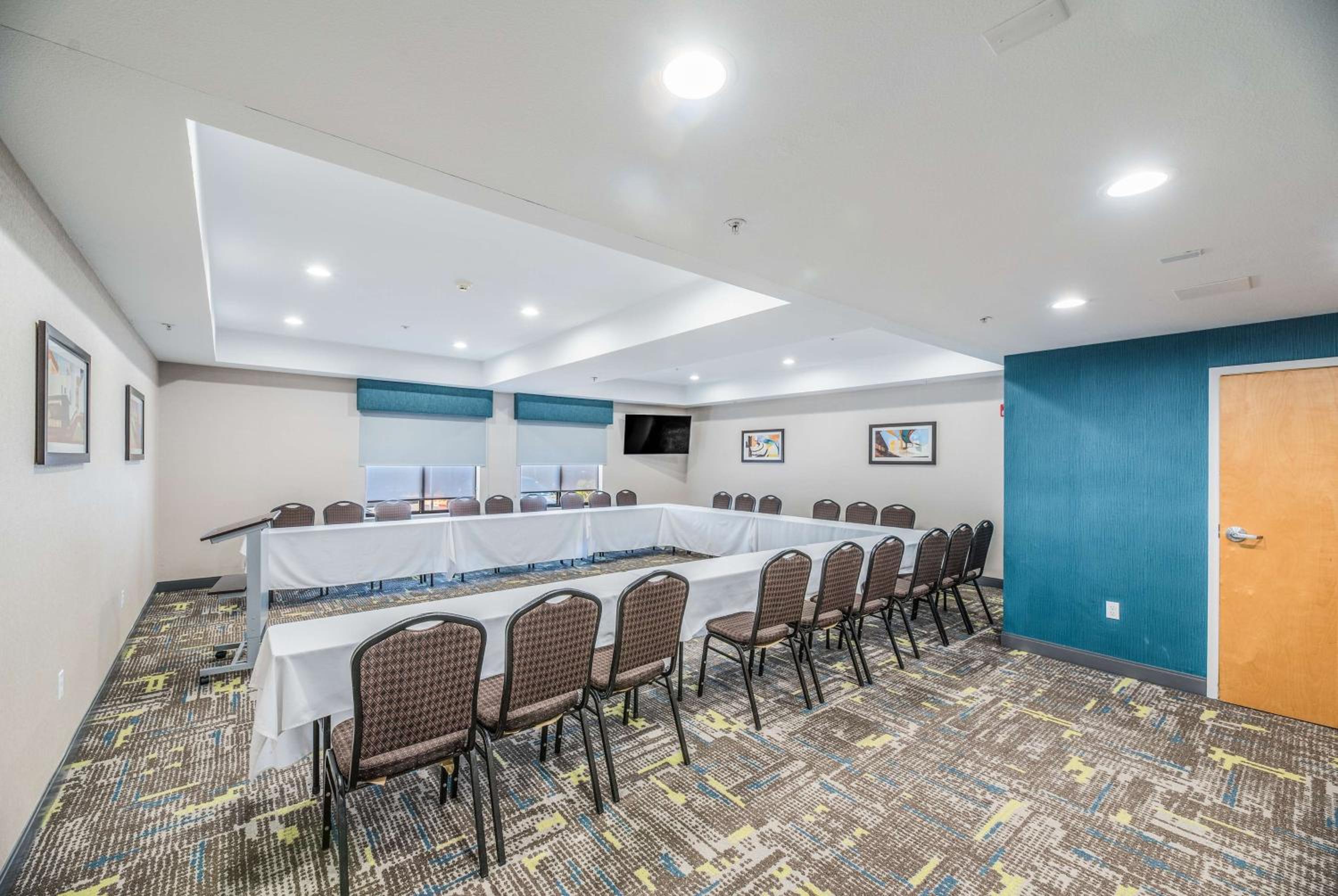 Hayward Vacations - Hampton Inn Oakland-Hayward - Property Image 9