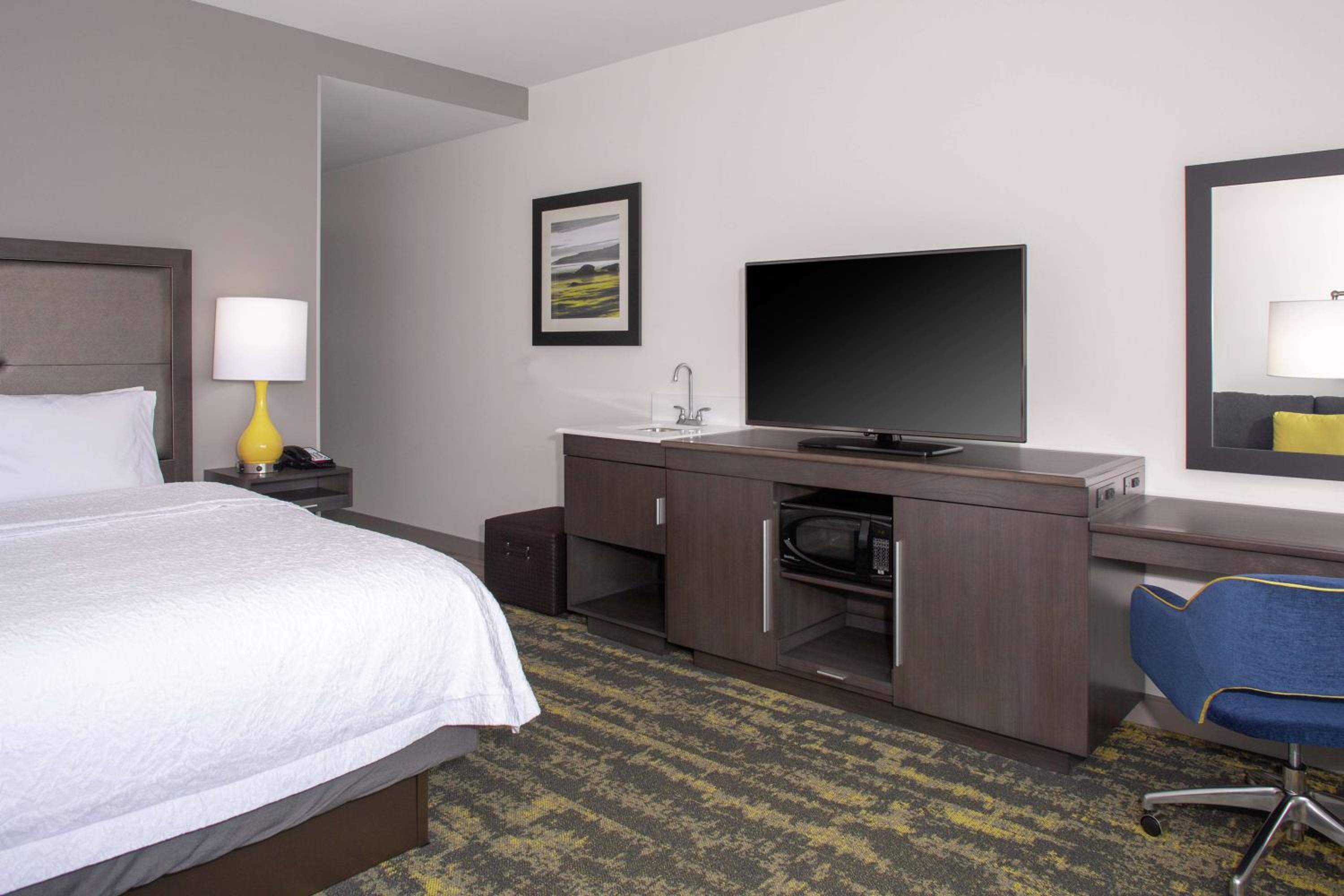 Orange County/Anaheim Vacations - Hampton Inn  Suites Irvine/Orange County Airport - Property Image 2