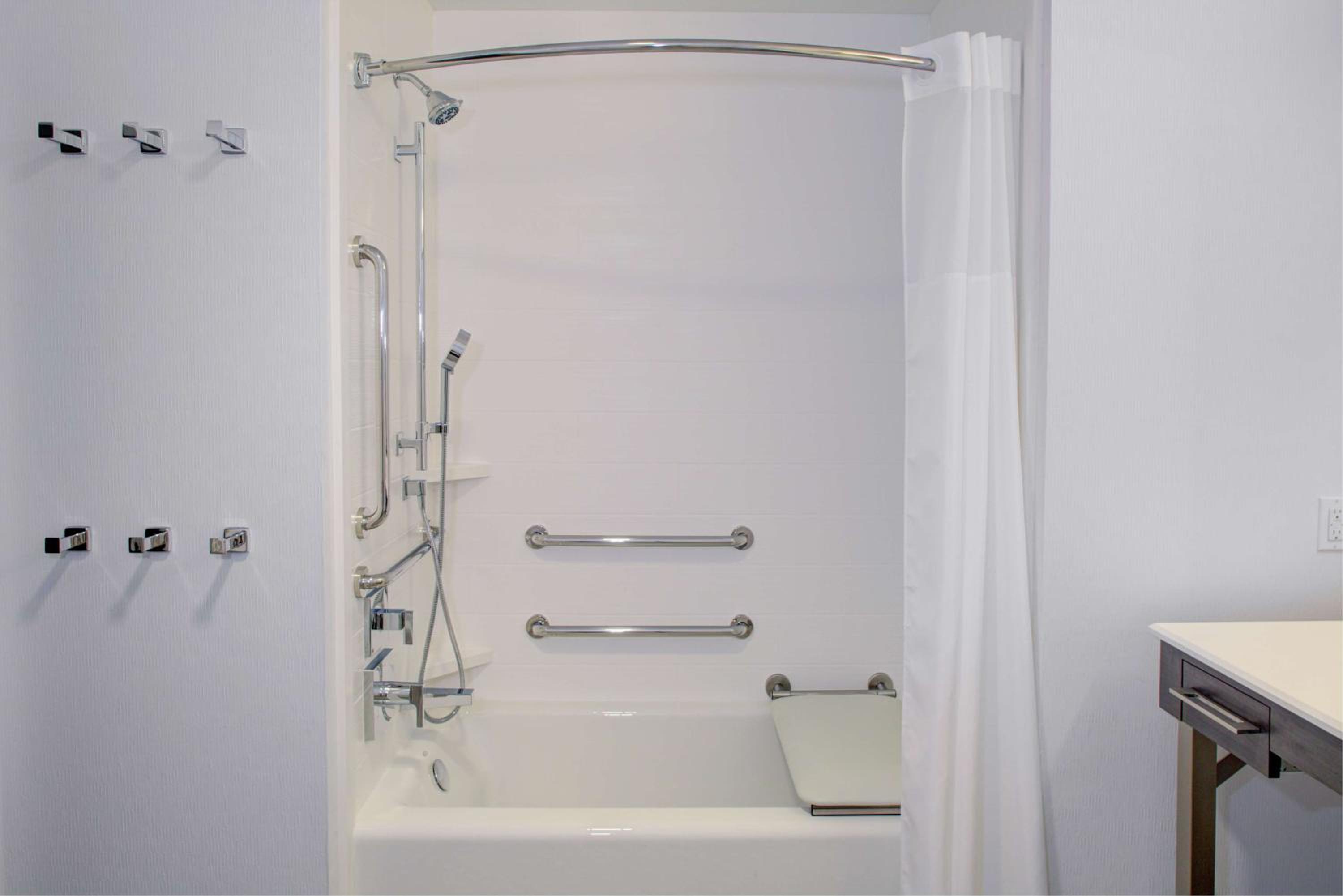Orange County/Anaheim Vacations - Hampton Inn  Suites Irvine/Orange County Airport - Property Image 5