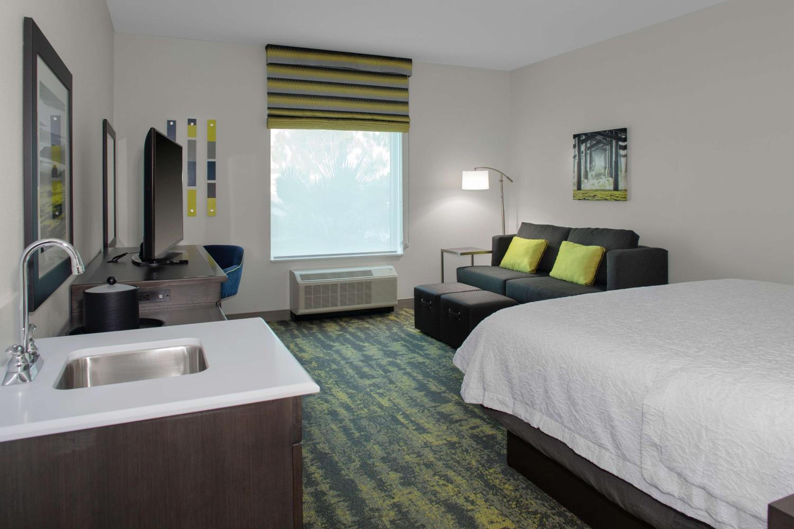 Orange County/Anaheim Vacations - Hampton Inn  Suites Irvine/Orange County Airport - Property Image 12