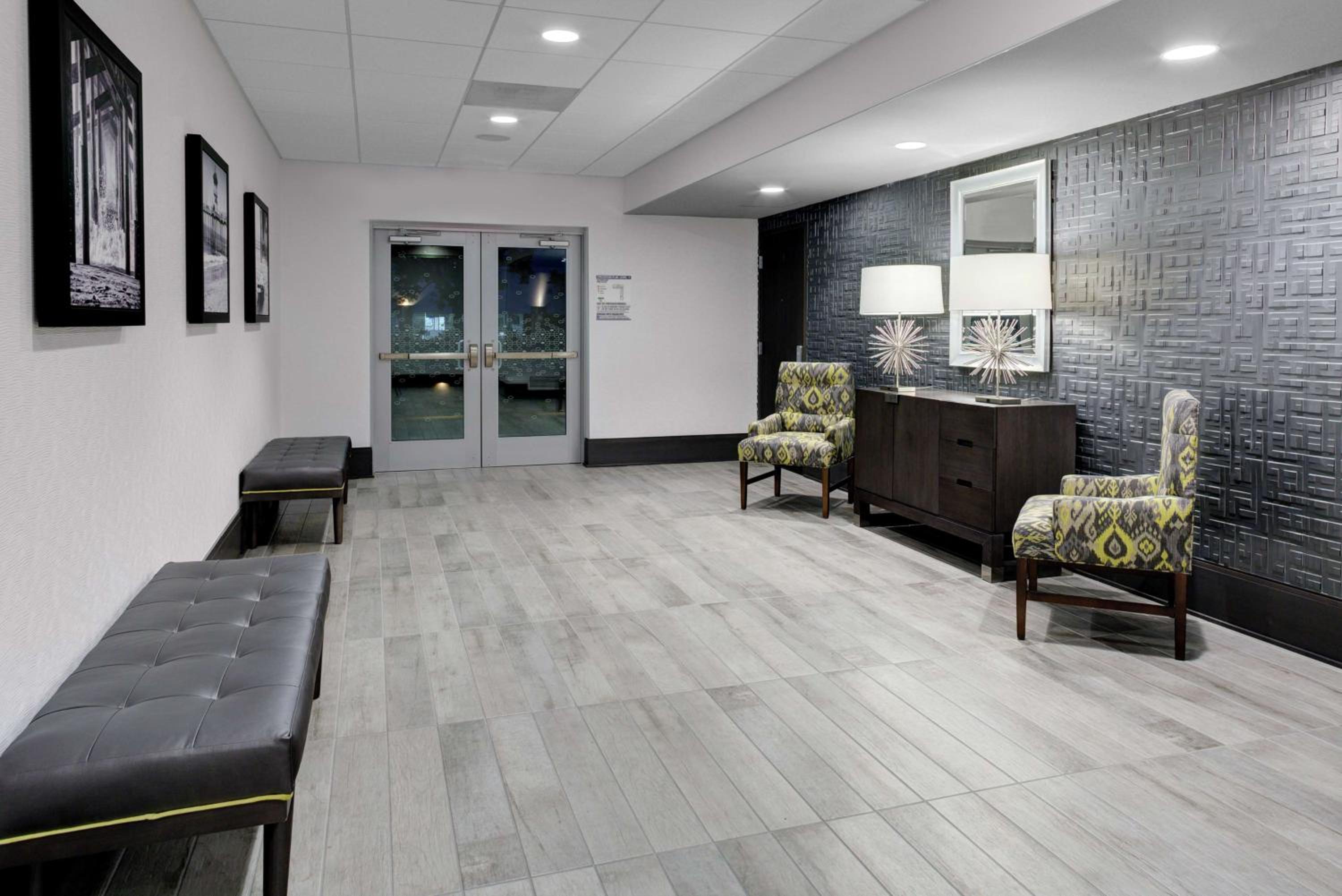 Orange County/Anaheim Vacations - Hampton Inn Suites Irvine/Orange County Airport - Property Image 13