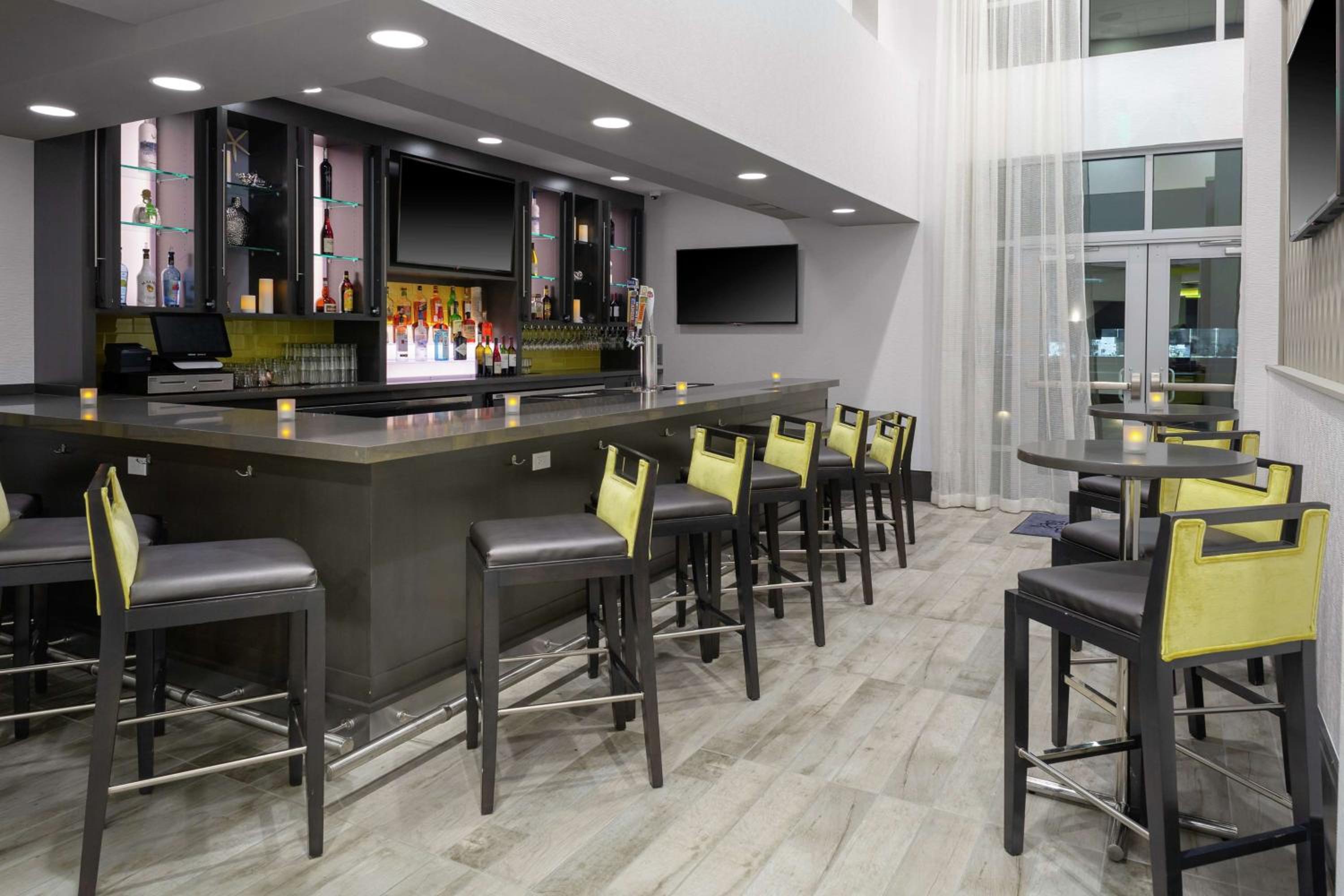 Orange County/Anaheim Vacations - Hampton Inn Suites Irvine/Orange County Airport - Property Image 17