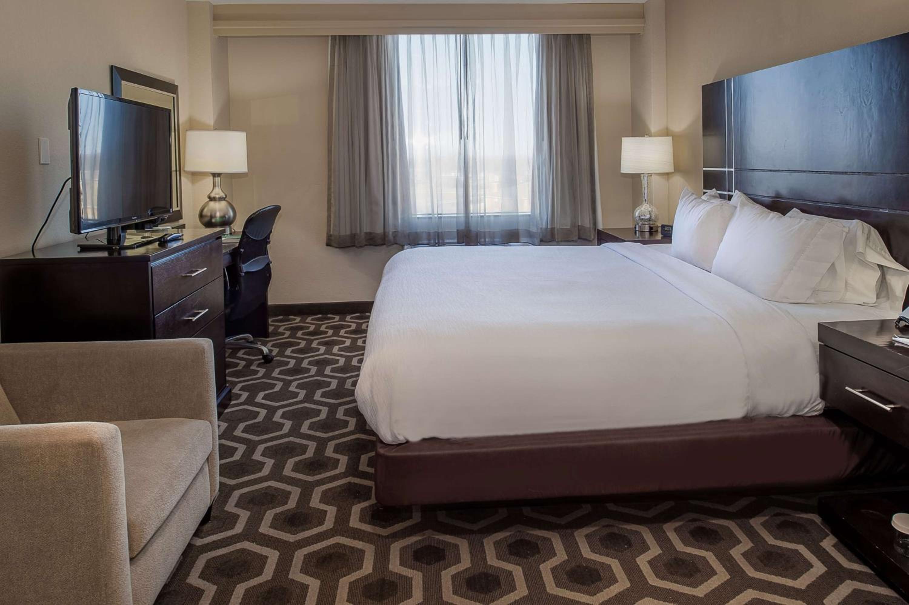 Embassy Suites by Hilton St Louis Airport - Property Image 31