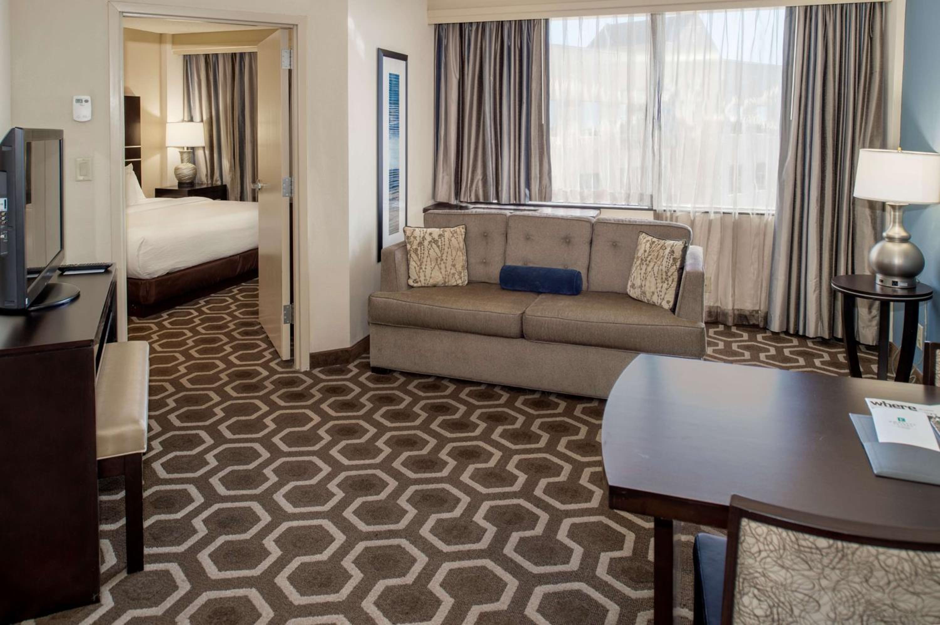 Embassy Suites by Hilton St Louis Airport - Property Image 28
