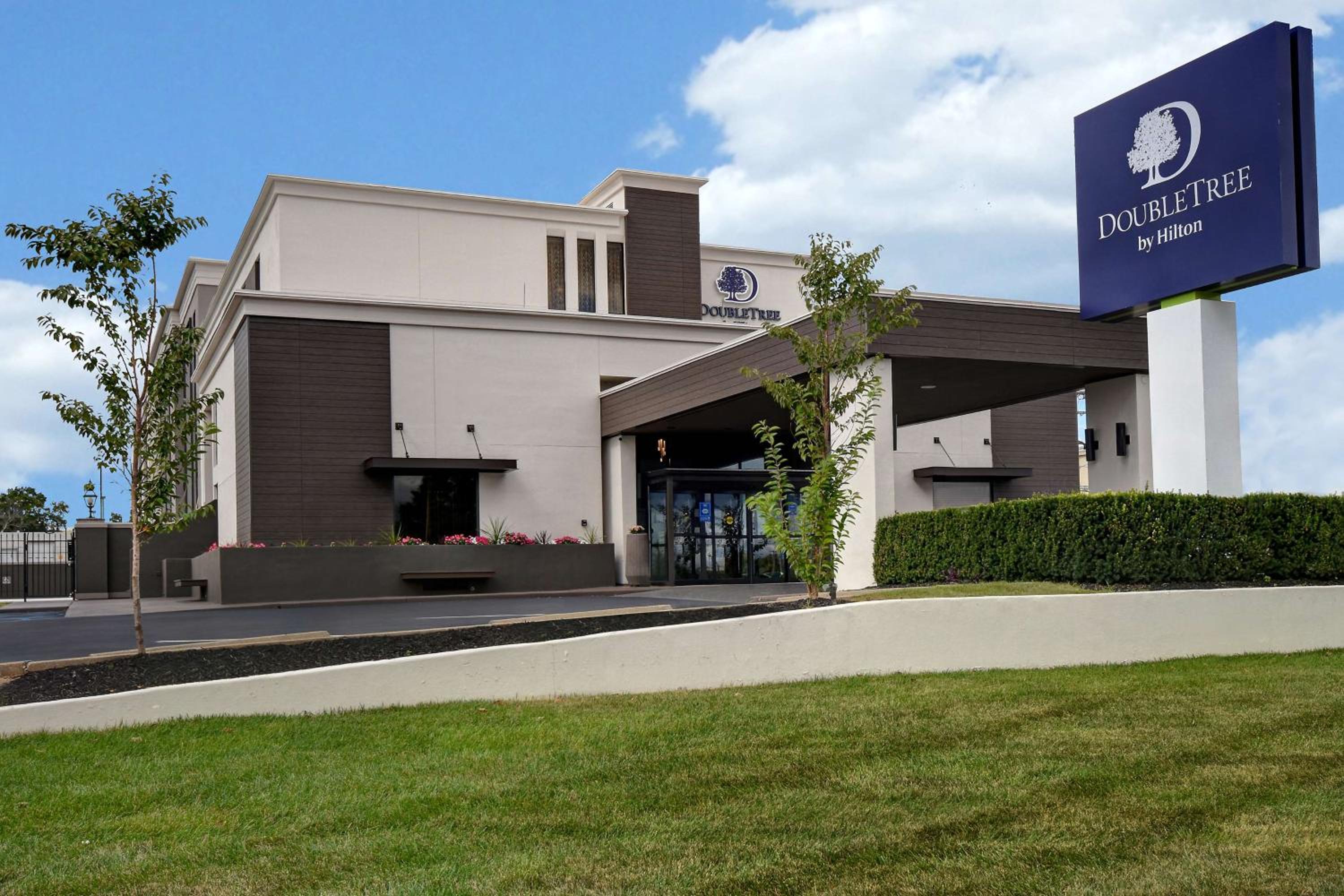 St Louis Vacations - DoubleTree by Hilton St. Louis Airport, MO - Property Image 3