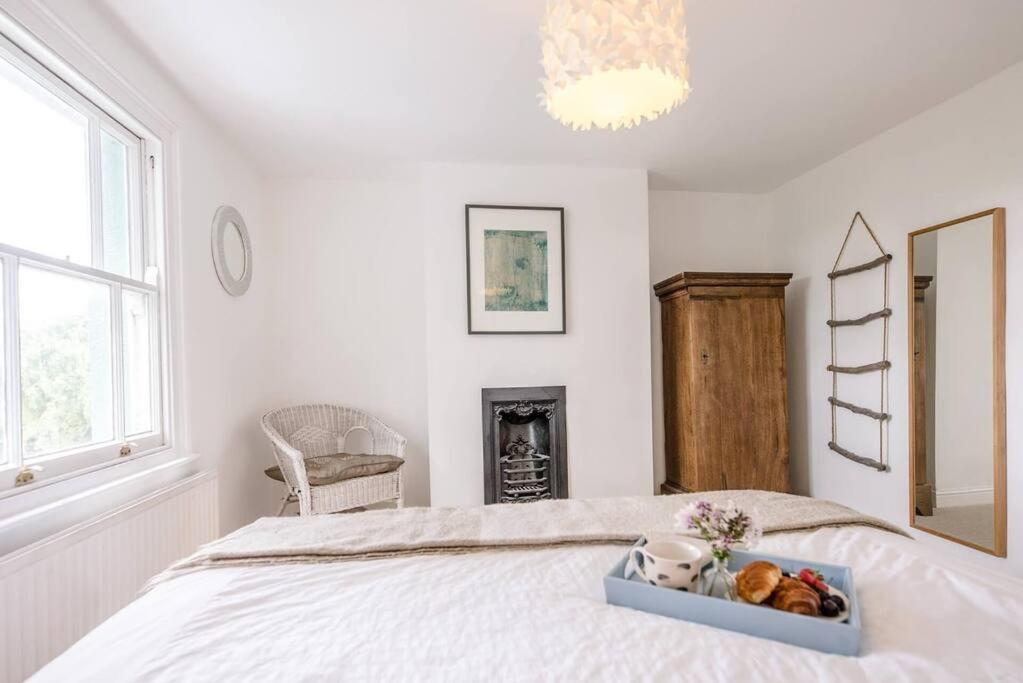 Phoenix Cottage, Brampton view 2