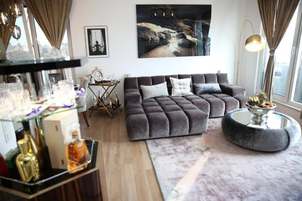 RoyalDeluxe Penthouse by Kevany