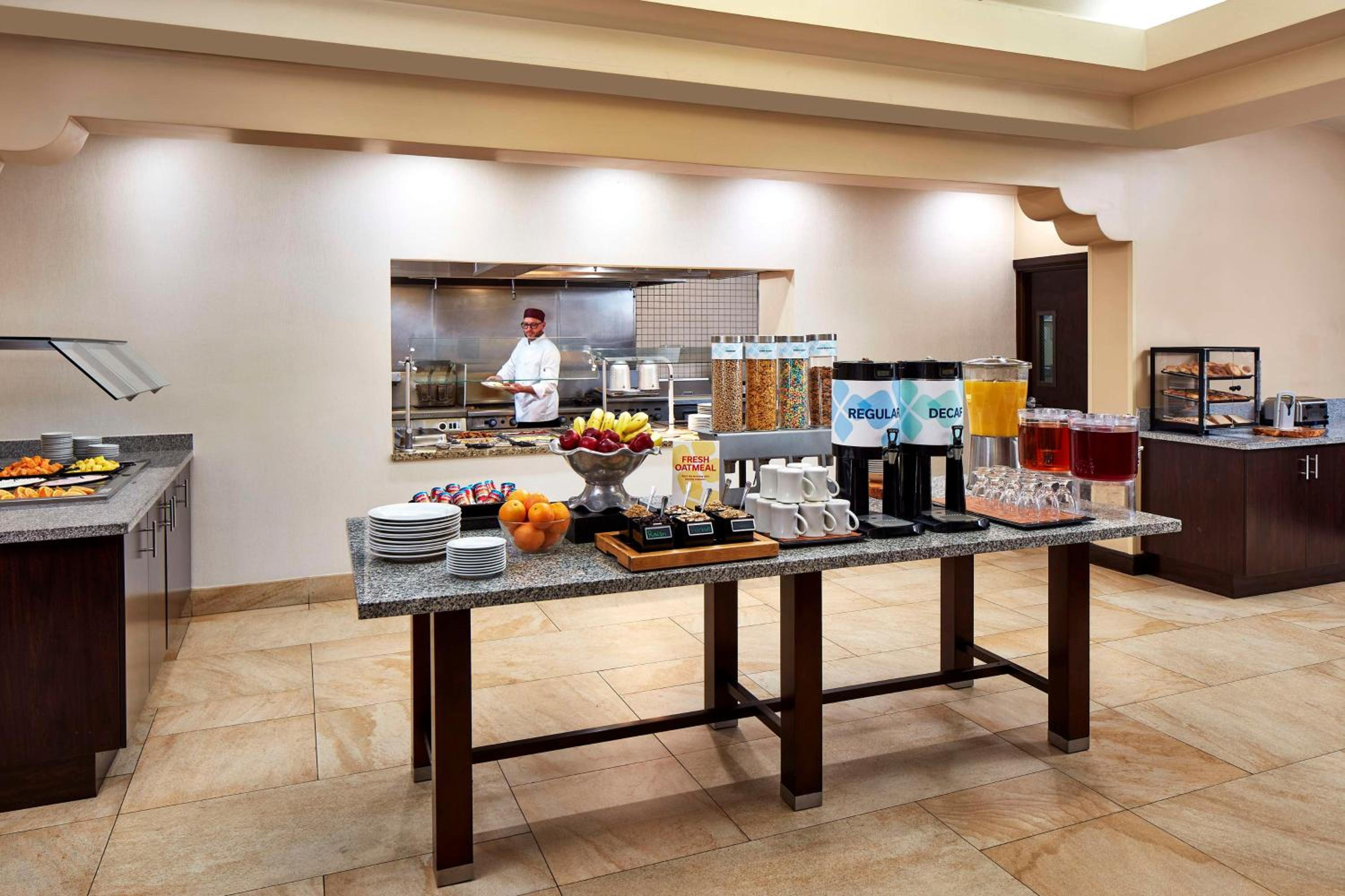 Valencia Vacations - Hilton Garden Inn Valencia Six Flags - Property Image 21