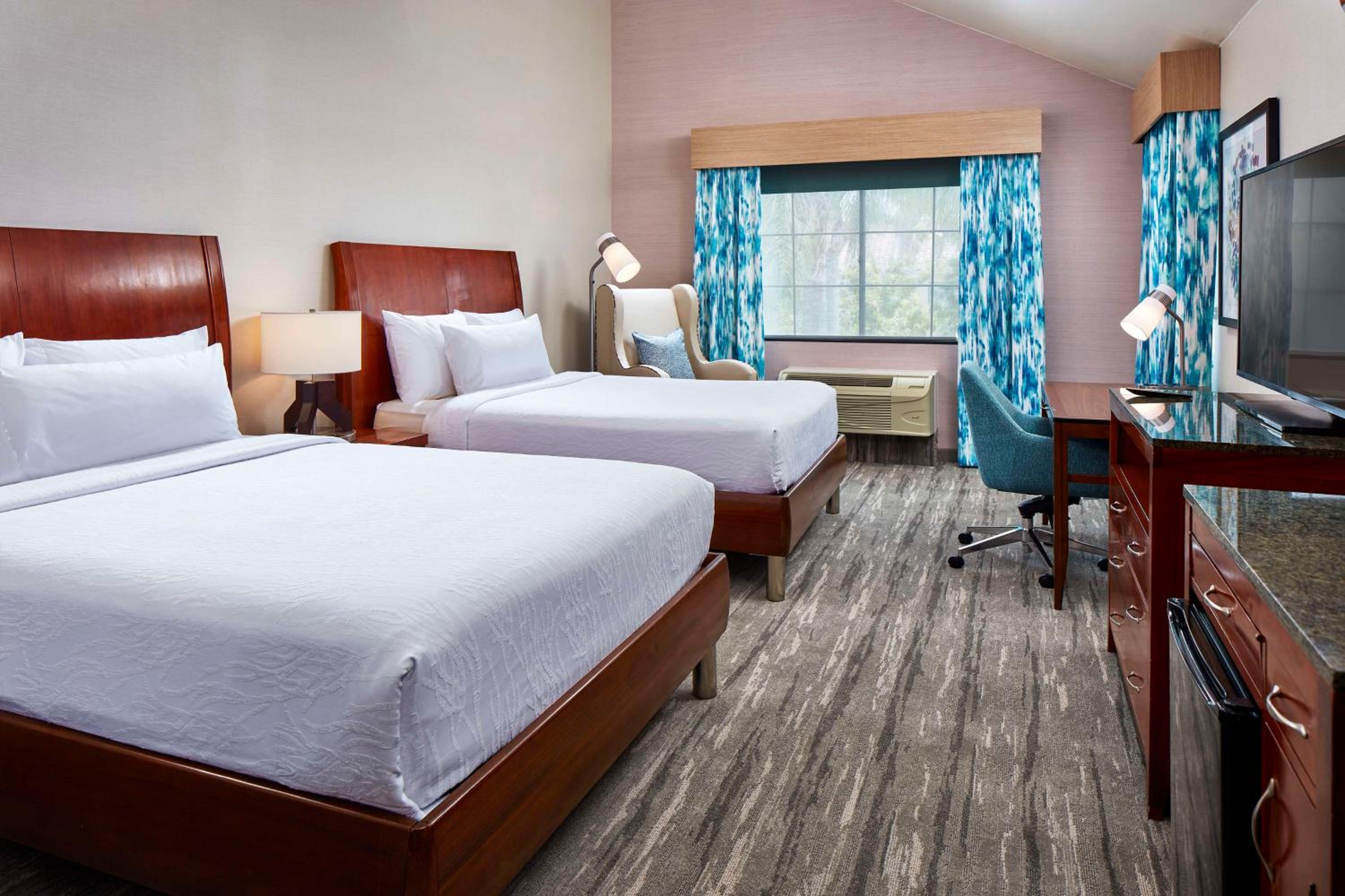 Valencia Vacations - Hilton Garden Inn Valencia Six Flags - Property Image 1