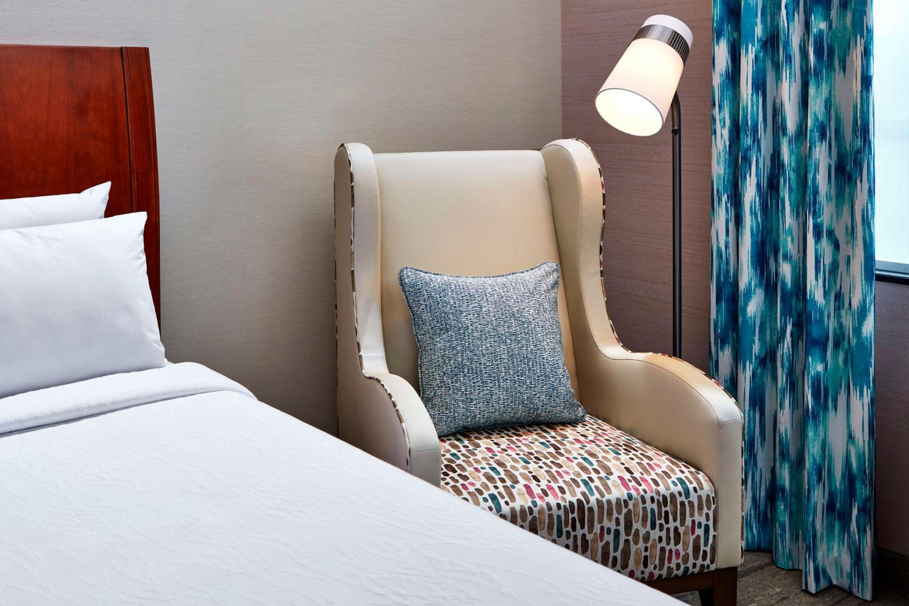 Valencia Vacations - Hilton Garden Inn Valencia Six Flags - Property Image 14