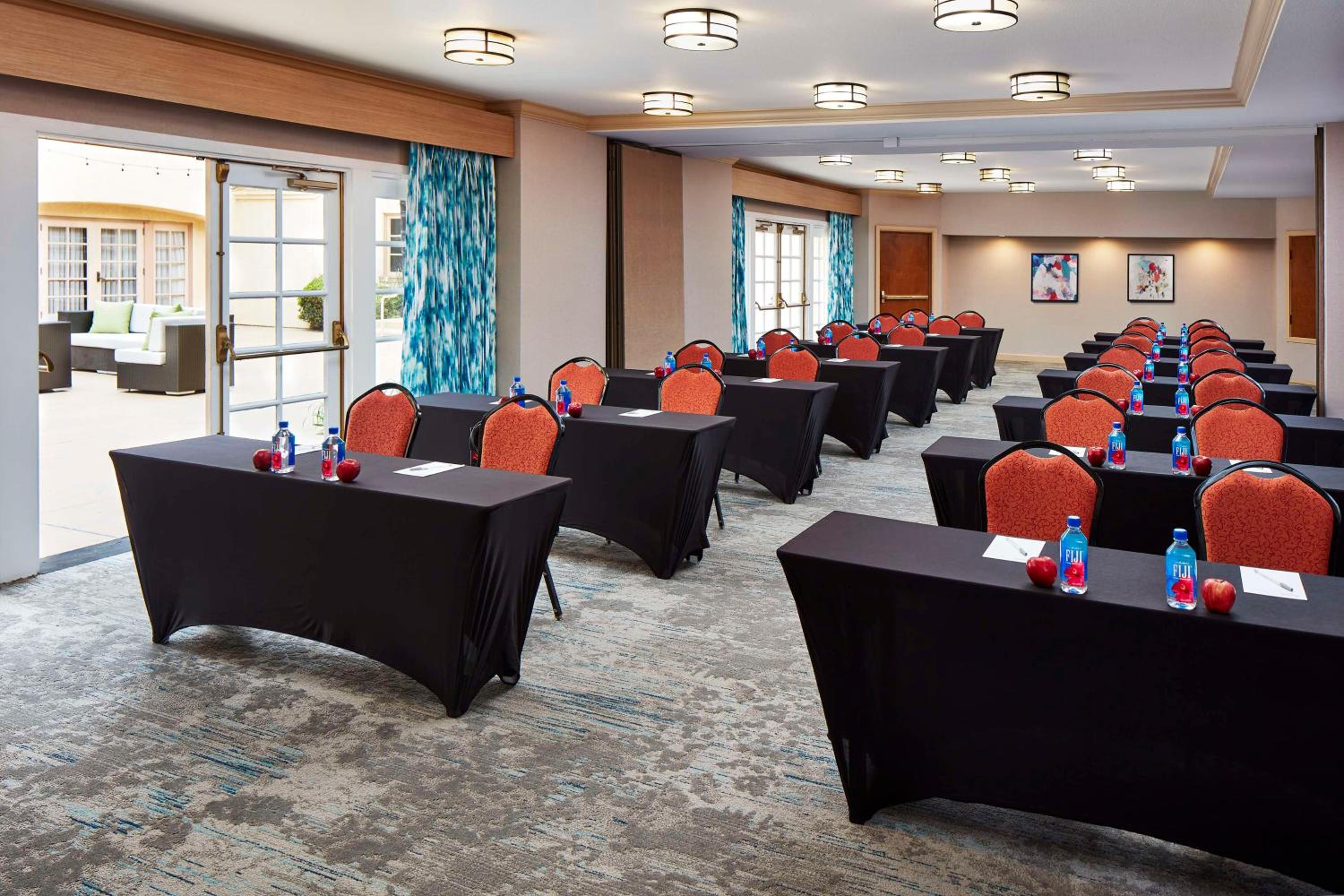 Valencia Vacations - Hilton Garden Inn Valencia Six Flags - Property Image 6