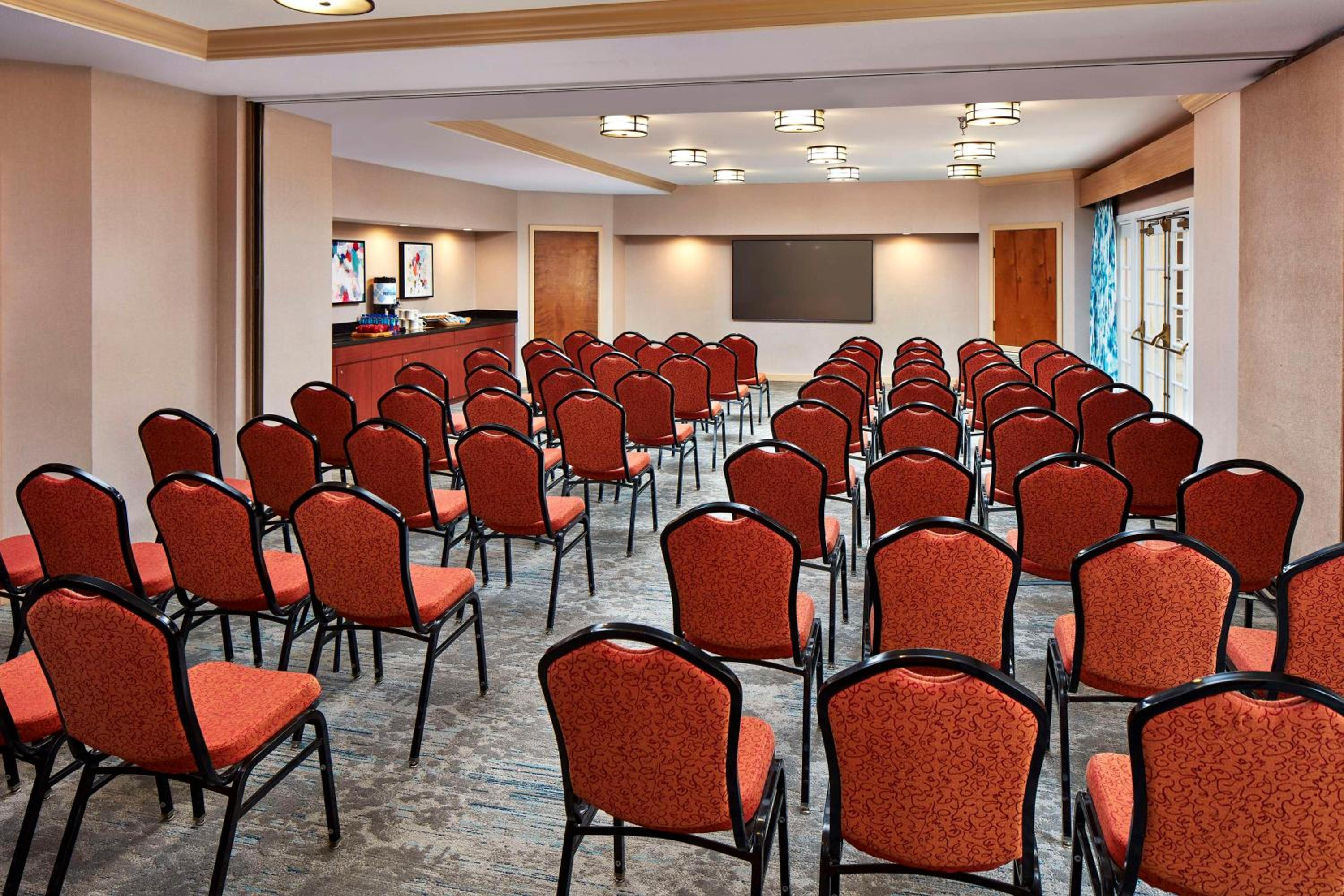 Valencia Vacations - Hilton Garden Inn Valencia Six Flags - Property Image 5