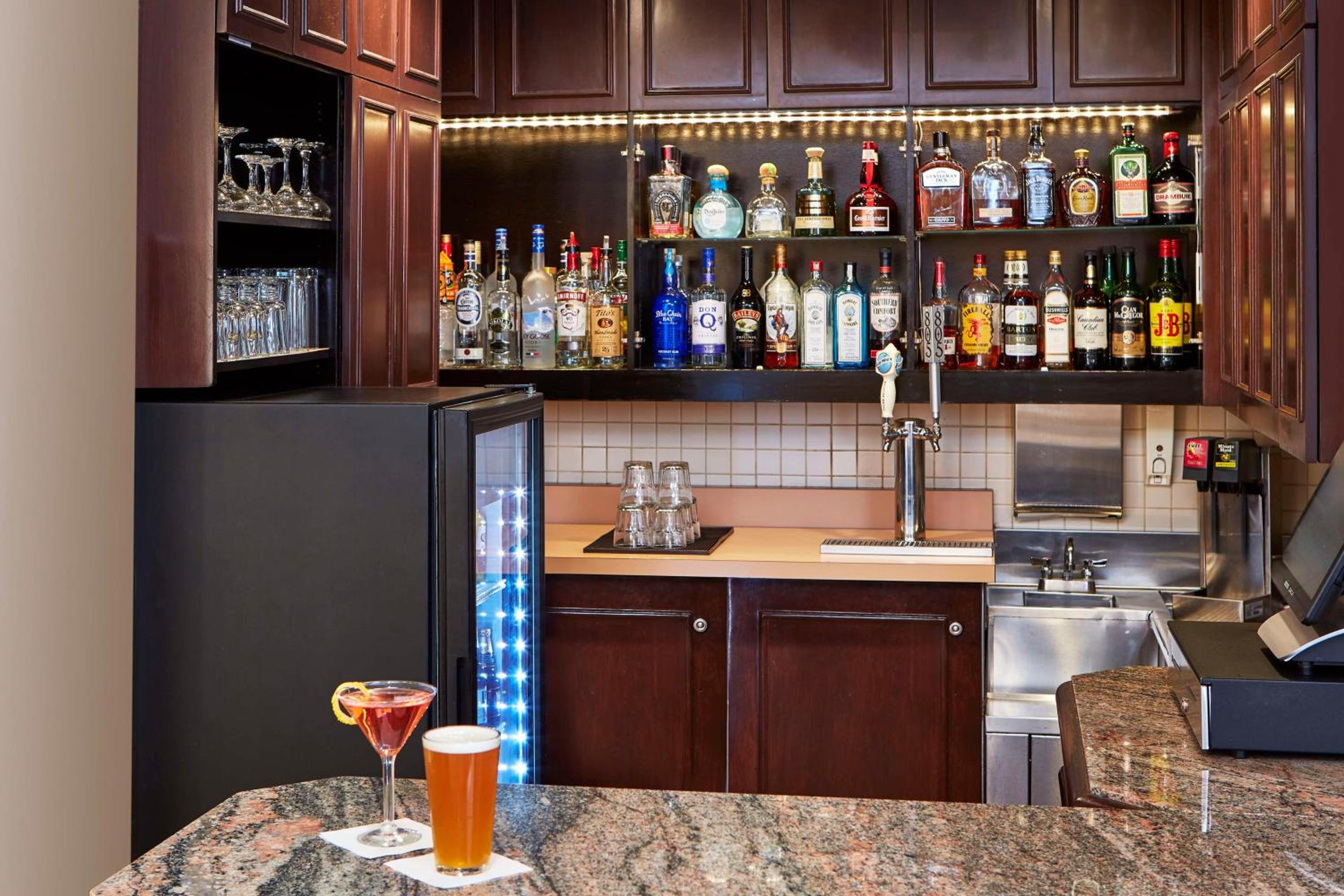 Valencia Vacations - Hilton Garden Inn Valencia Six Flags - Property Image 4