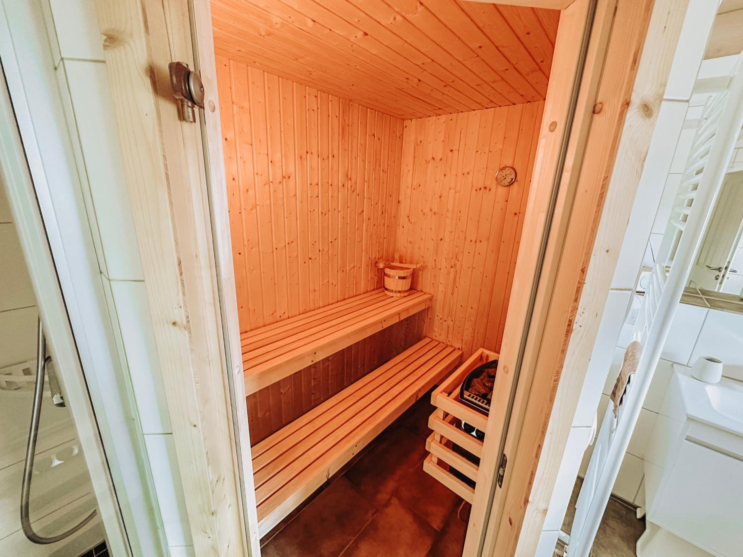 Malerisch am See mit Kamin, Sauna & Whirlpool