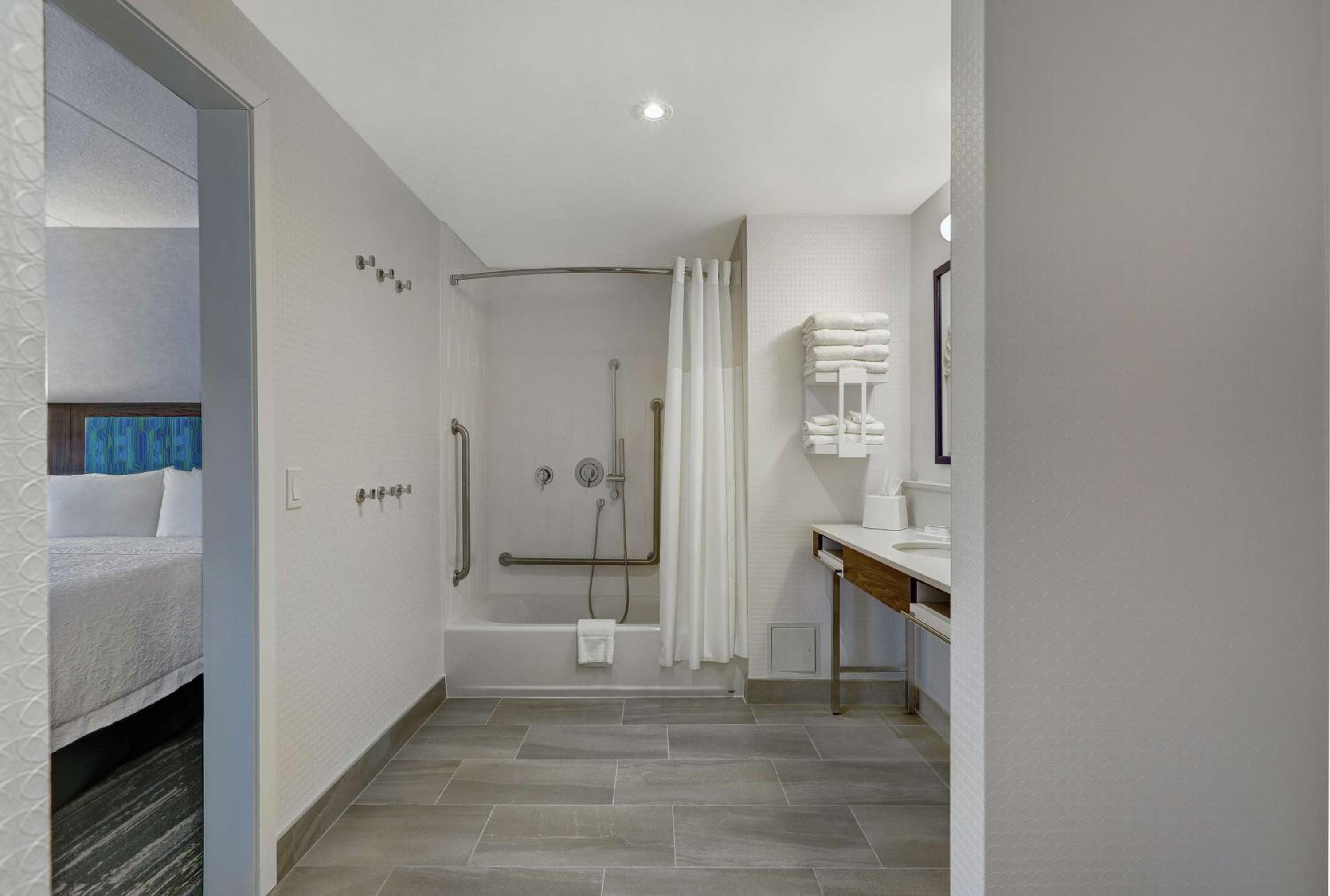 Peterborough Vacations - Hampton Inn Peterborough - Property Image 5