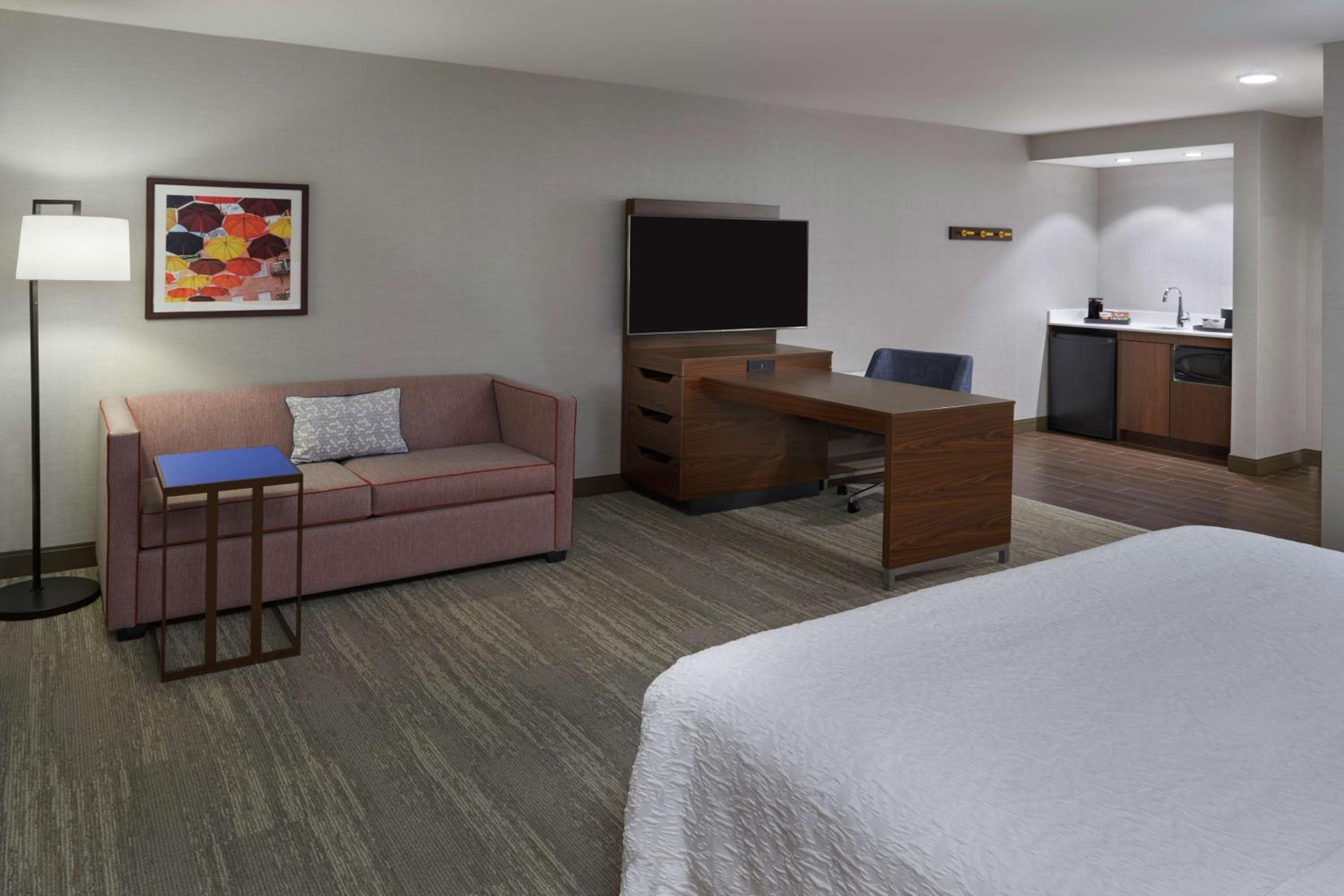 Hampton Inn & Suites Montreal-Dorval-4