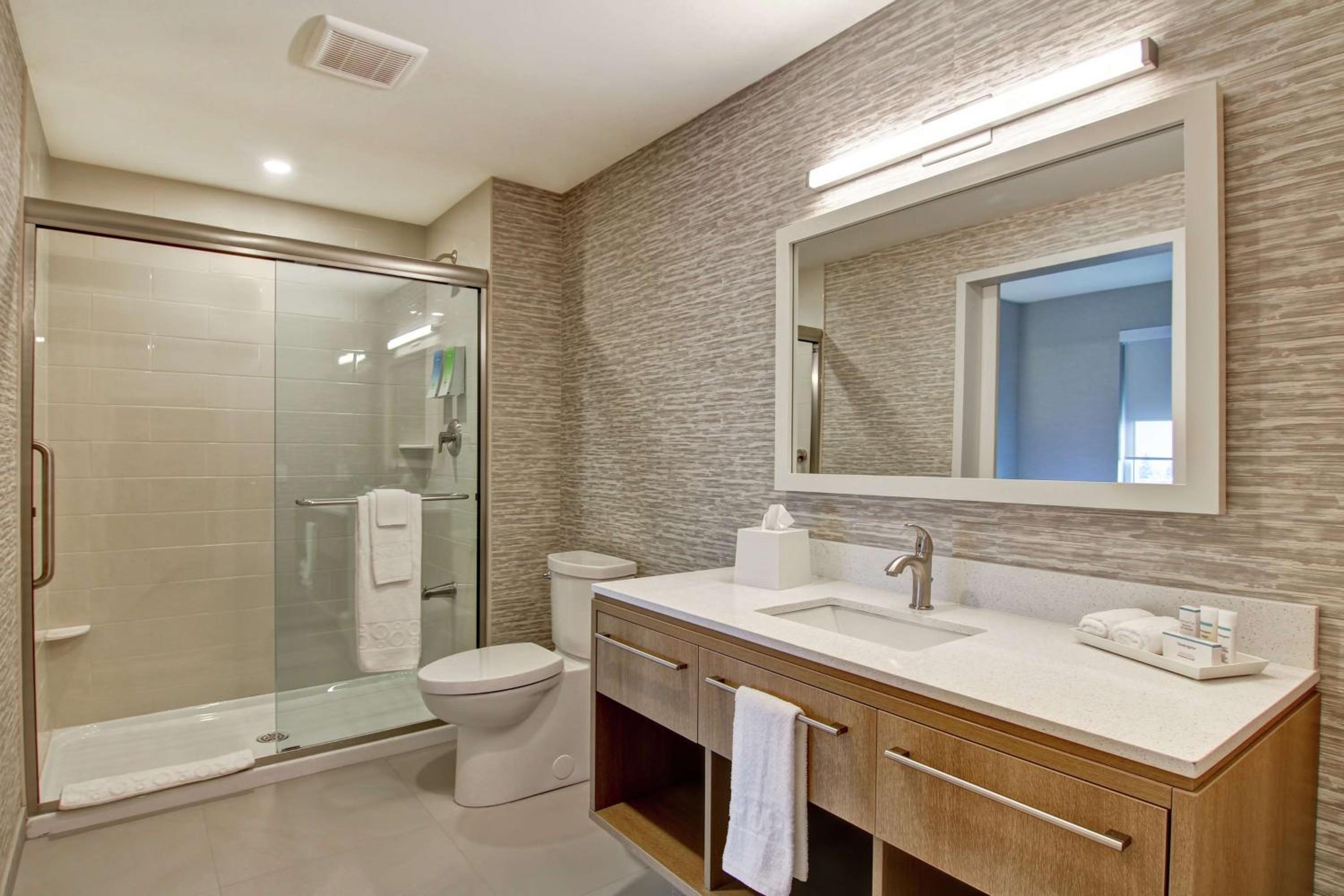 Montreal Vacations - Home2 Suites By Hilton Montreal Dorval - Property Image 3