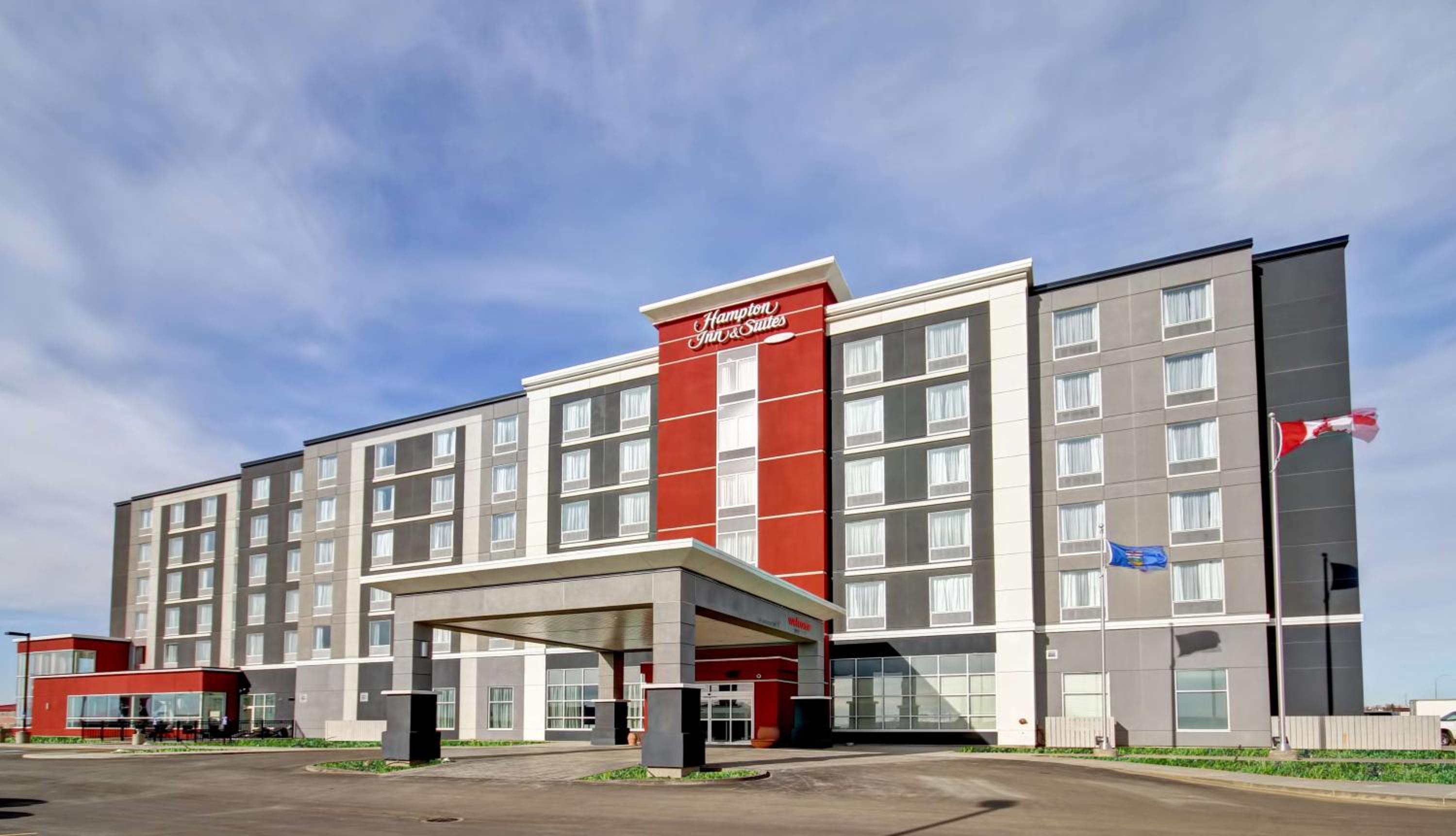 Medicine Hat Vacations - Hampton Inn  Suites - Medicine Hat - Property Image 1