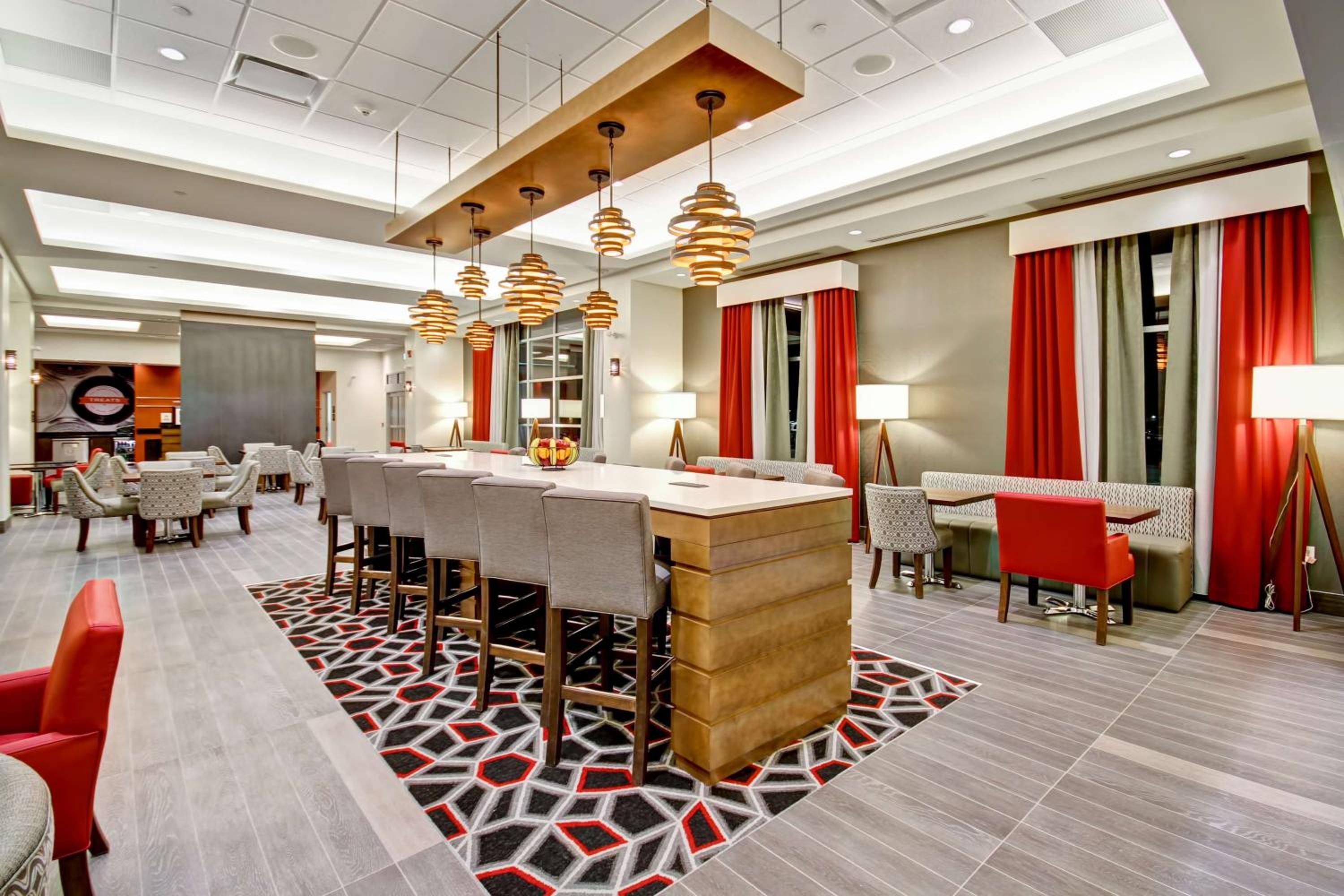 Medicine Hat Vacations - Hampton Inn  Suites - Medicine Hat - Property Image 2