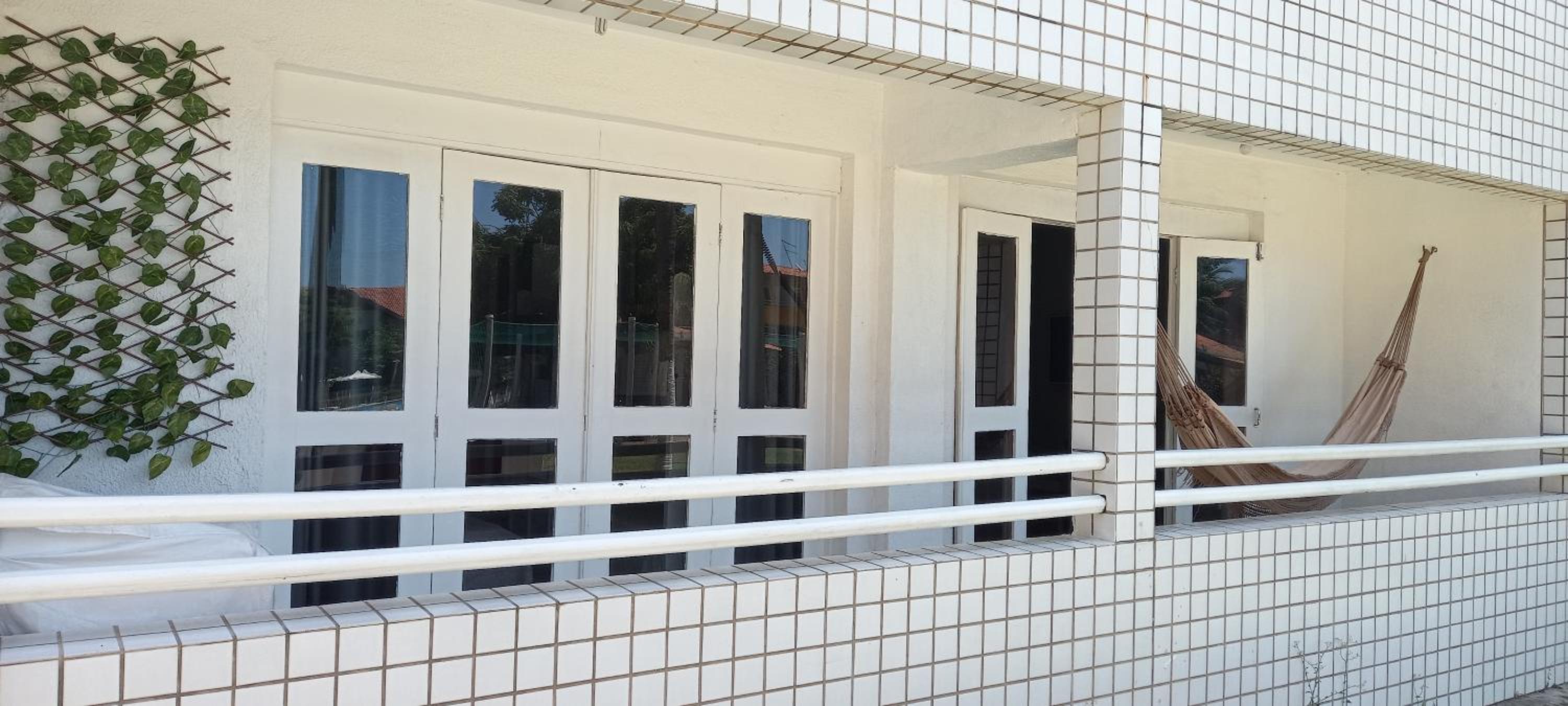 Ap 2 qts - Fortaleza - Praia do Futuro - Piscinas - WiFi - Ar-cond - Garagem
