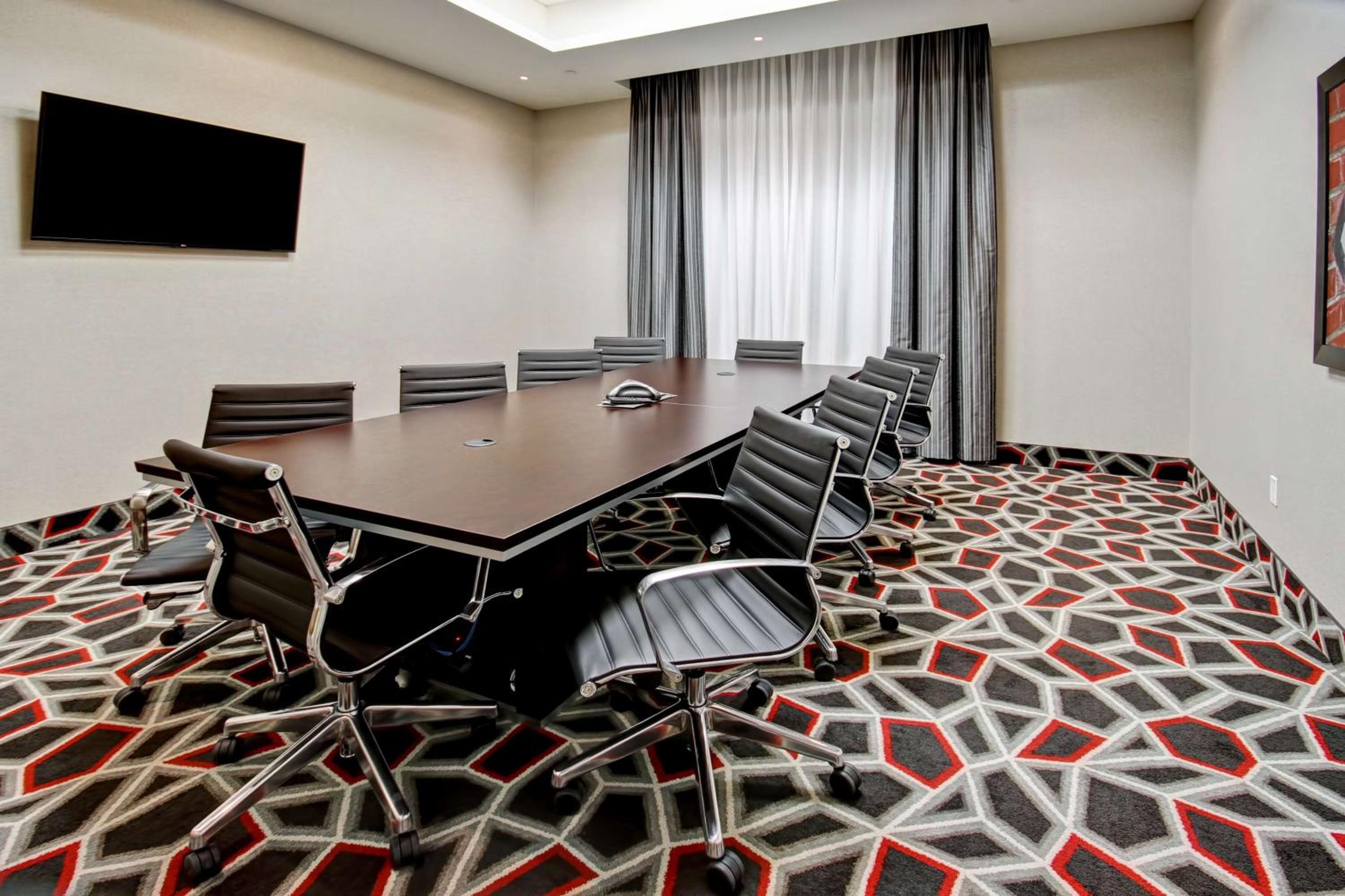 Medicine Hat Vacations - Hampton Inn  Suites - Medicine Hat - Property Image 12
